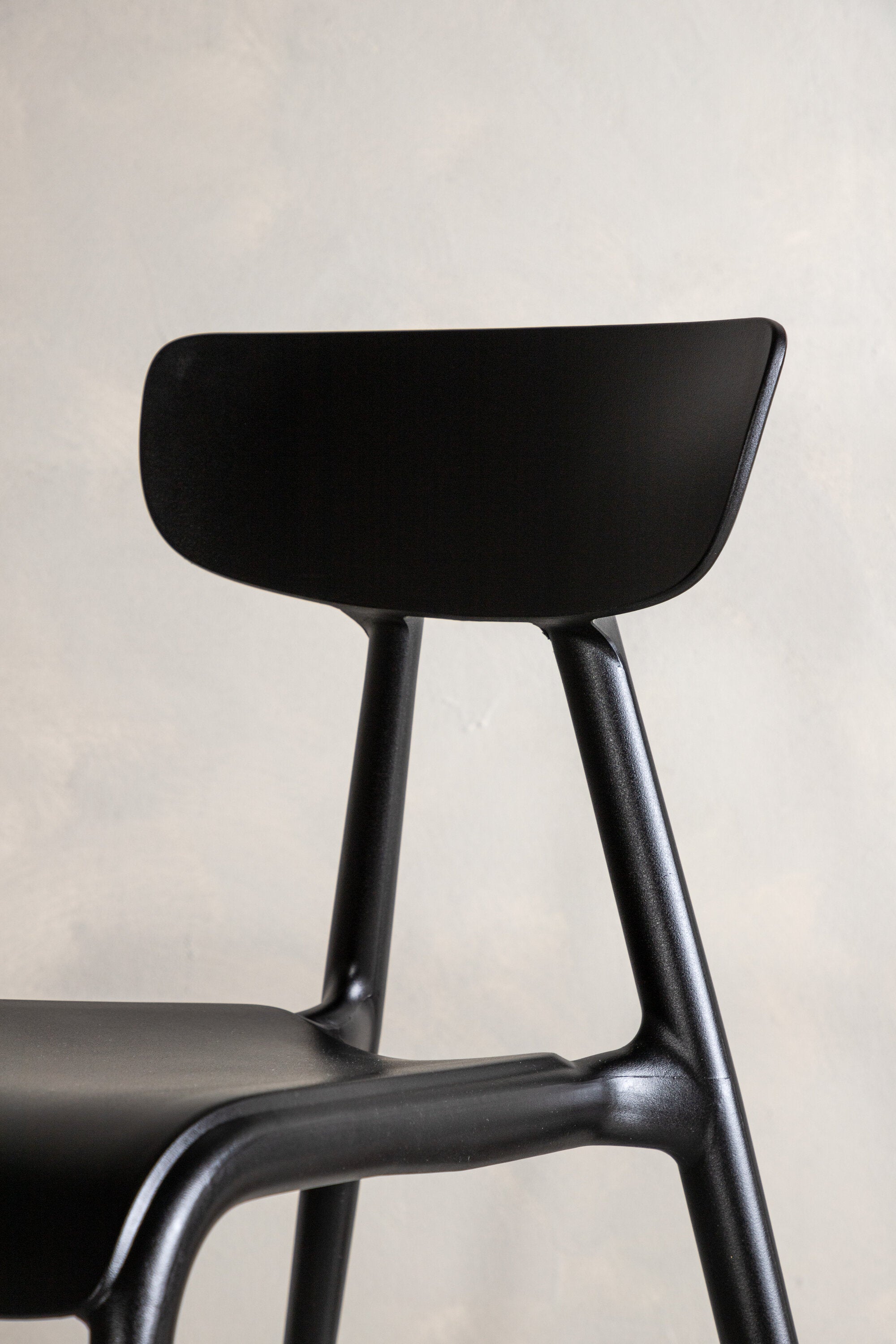 Ursholmen Stuhl in Schwarz präsentiert im Onlineshop von KAQTU Design AG. Stuhl ist von Venture Home