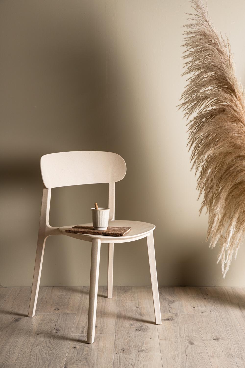 Åstol Stuhl in Beige präsentiert im Onlineshop von KAQTU Design AG. Stuhl ist von Venture Home