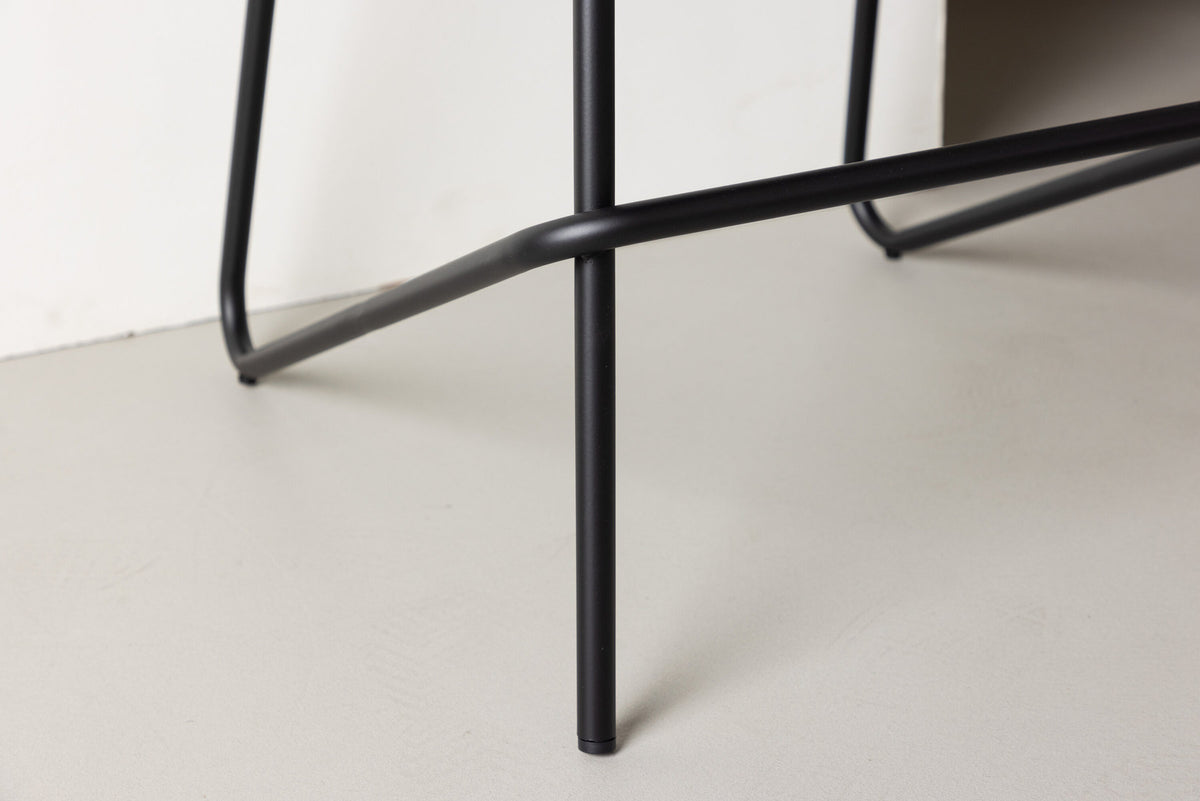 Grebbestad Barstuhl in Schwarz präsentiert im Onlineshop von KAQTU Design AG. Barstuhl ist von Vind