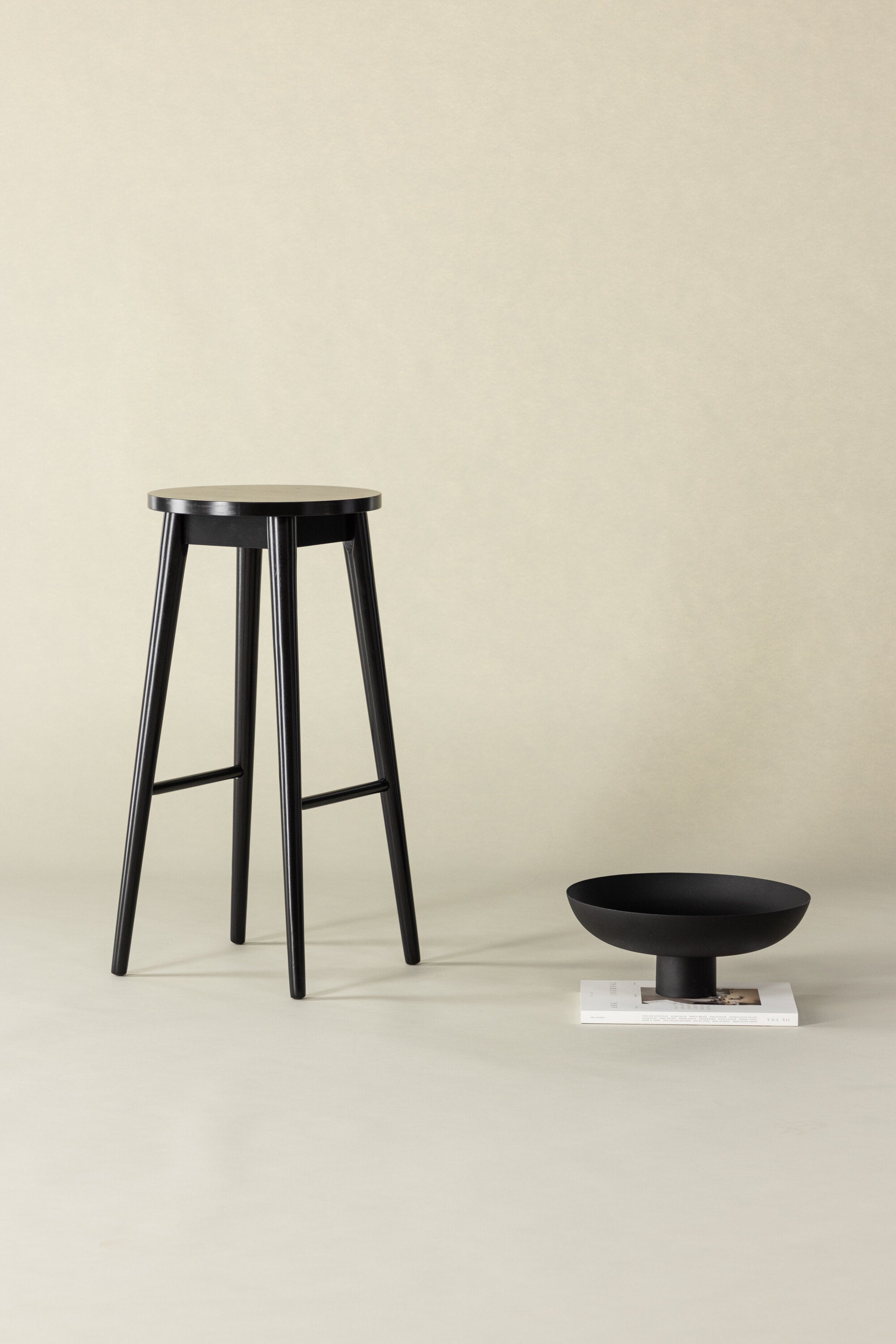Mollösand Barstuhl in Schwarz präsentiert im Onlineshop von KAQTU Design AG. Barhocker ist von Vind