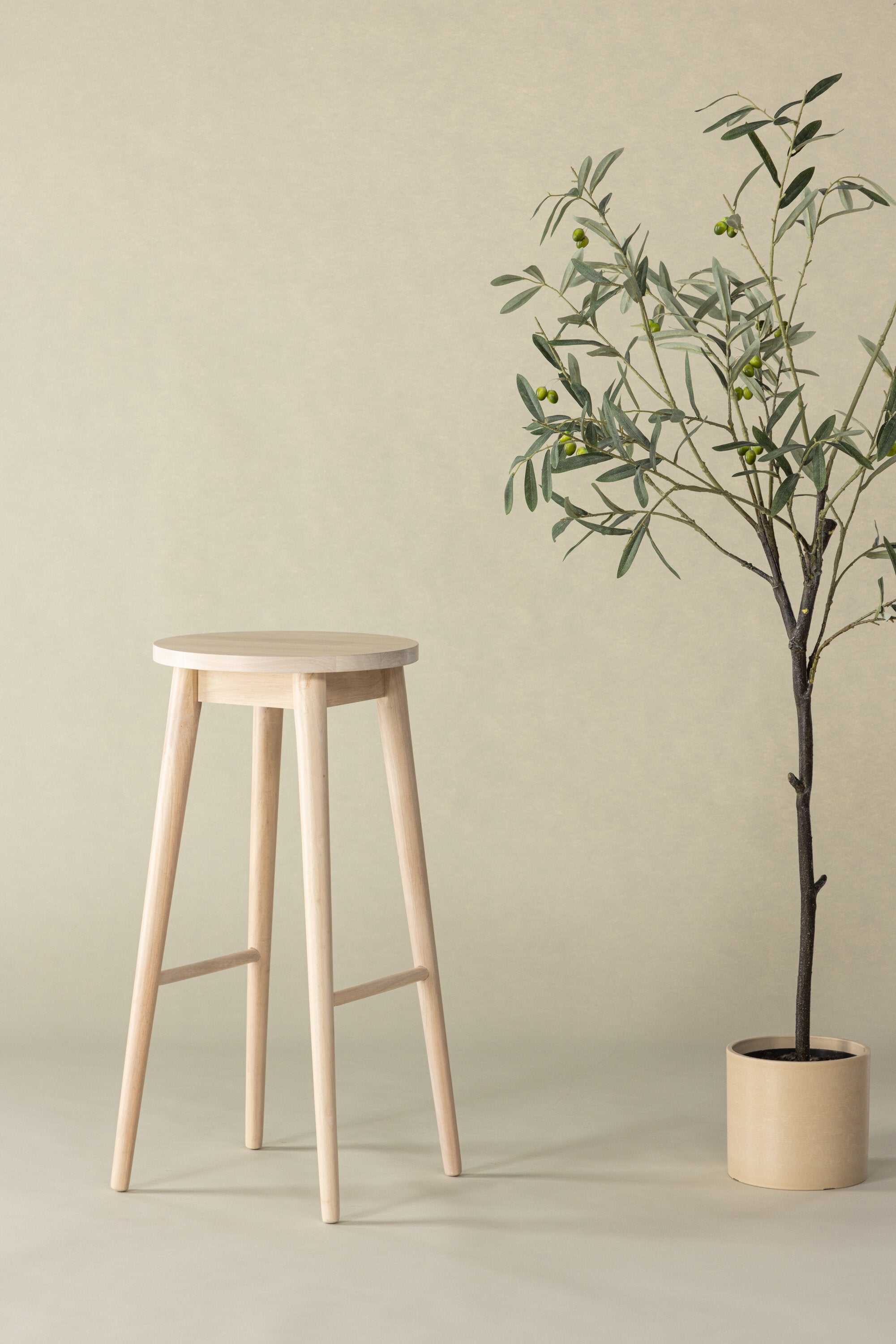 Mollösand Barstuhl in Tünchen präsentiert im Onlineshop von KAQTU Design AG. Barhocker ist von Vind