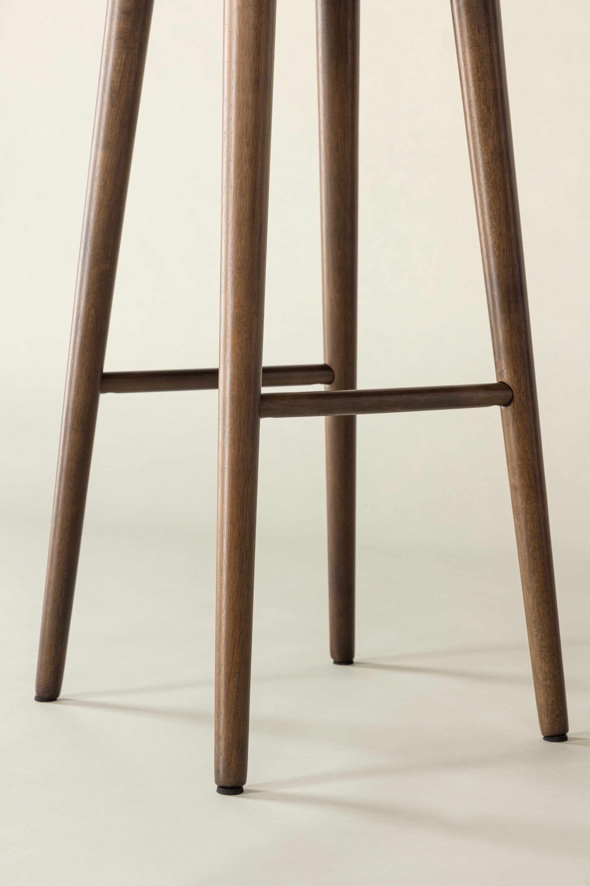 Mollösand Barstuhl in Mokka präsentiert im Onlineshop von KAQTU Design AG. Barhocker ist von Vind