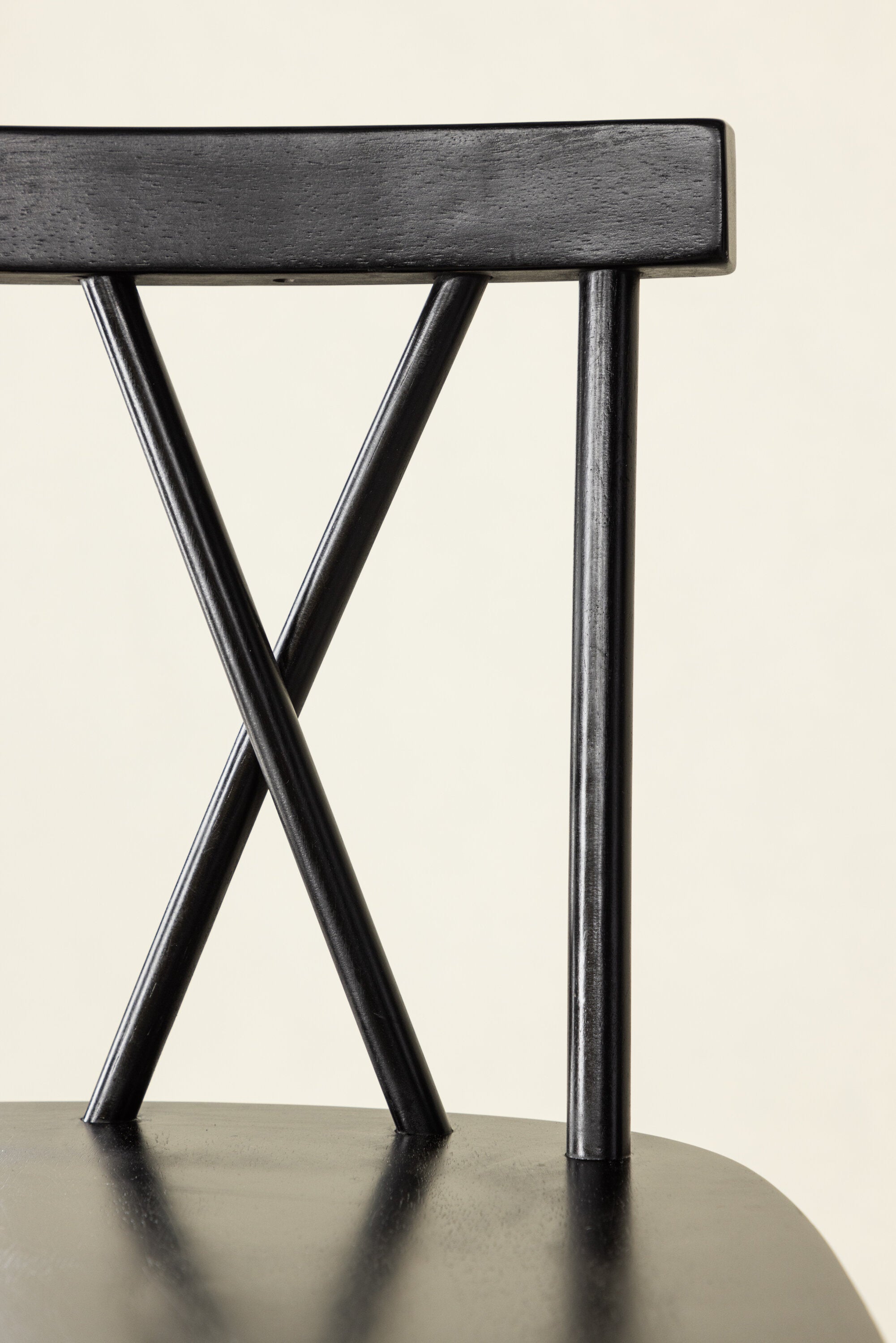 Mollöström Barstuhl in Schwarz präsentiert im Onlineshop von KAQTU Design AG. Barstuhl ist von Vind