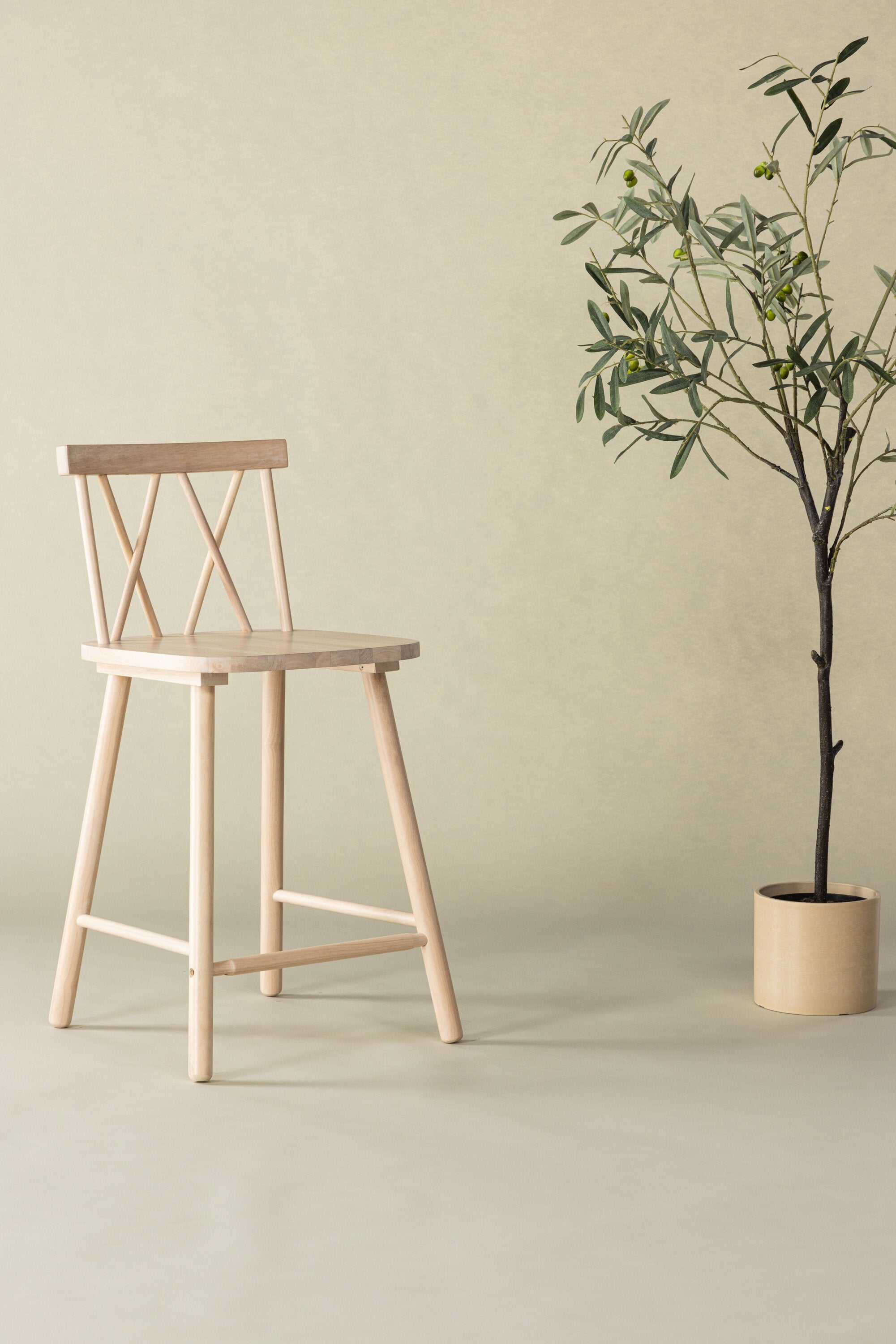 Mollöström Barstuhl in Tünchen präsentiert im Onlineshop von KAQTU Design AG. Barstuhl ist von Vind