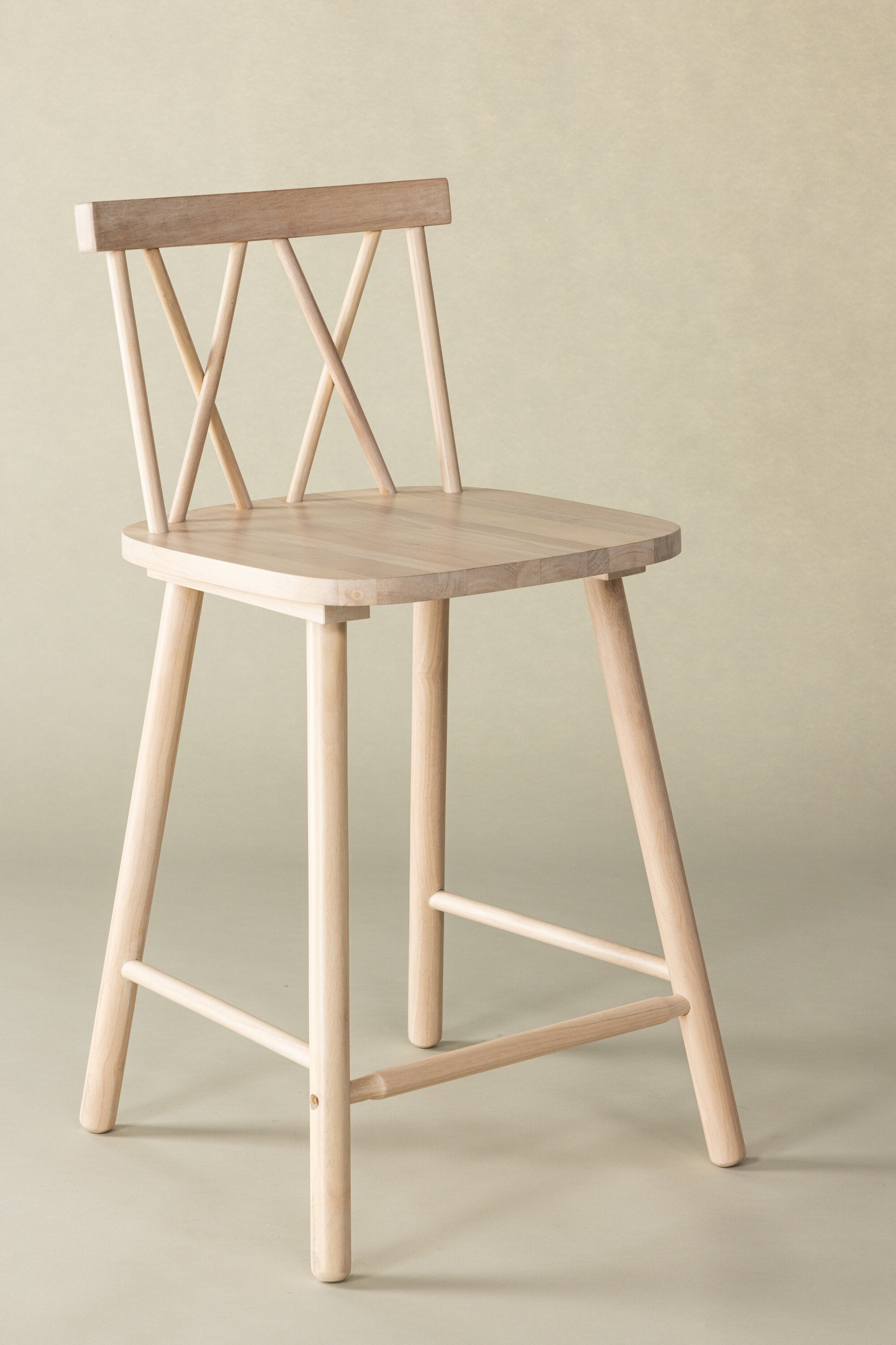 Mollöström Barstuhl in Tünchen präsentiert im Onlineshop von KAQTU Design AG. Barstuhl ist von Vind