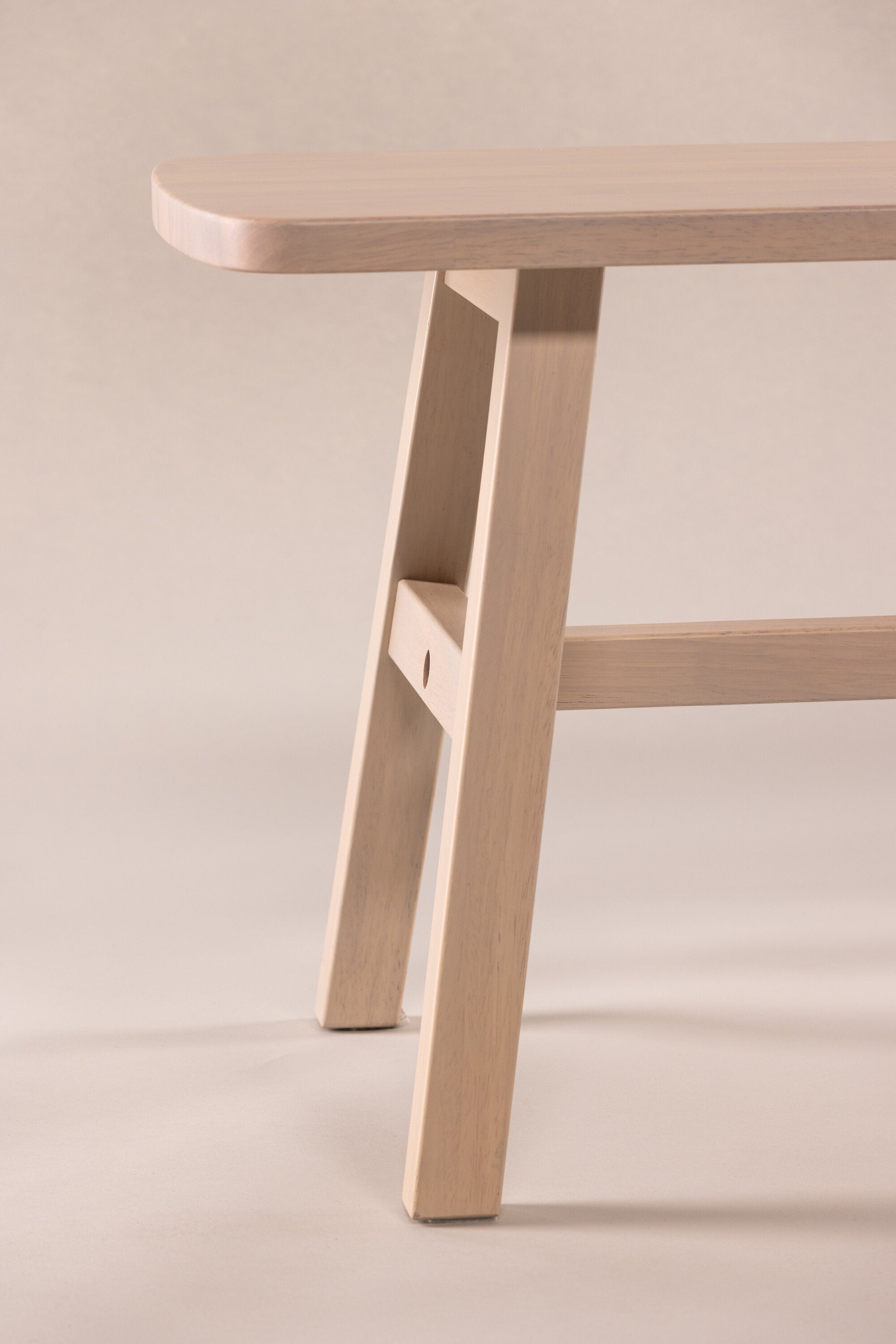 Hälsö Bank in Cremefarben präsentiert im Onlineshop von KAQTU Design AG. Sitzbank ist von Vind