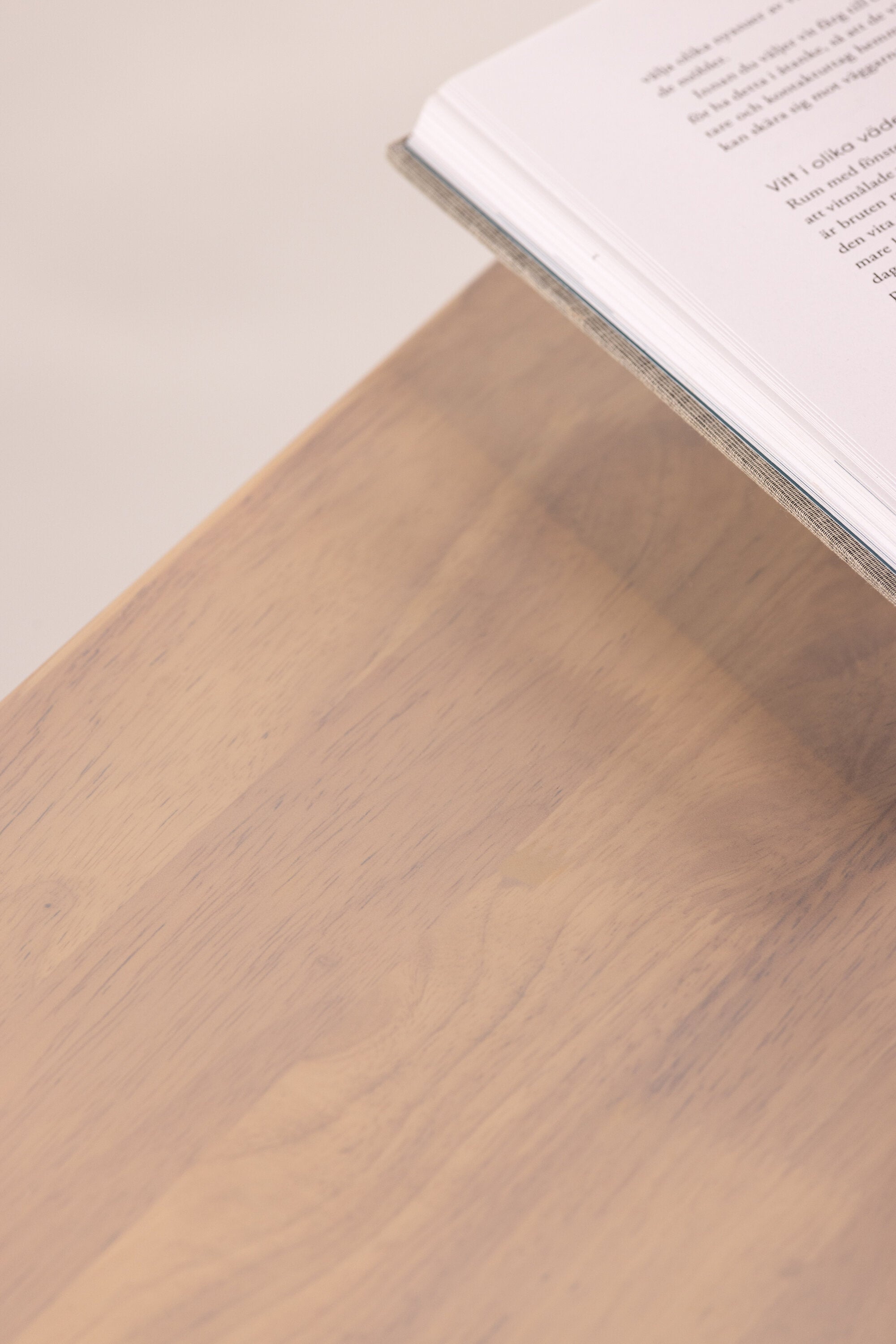 Hälsö Bank in Cremefarben präsentiert im Onlineshop von KAQTU Design AG. Sitzbank ist von Vind