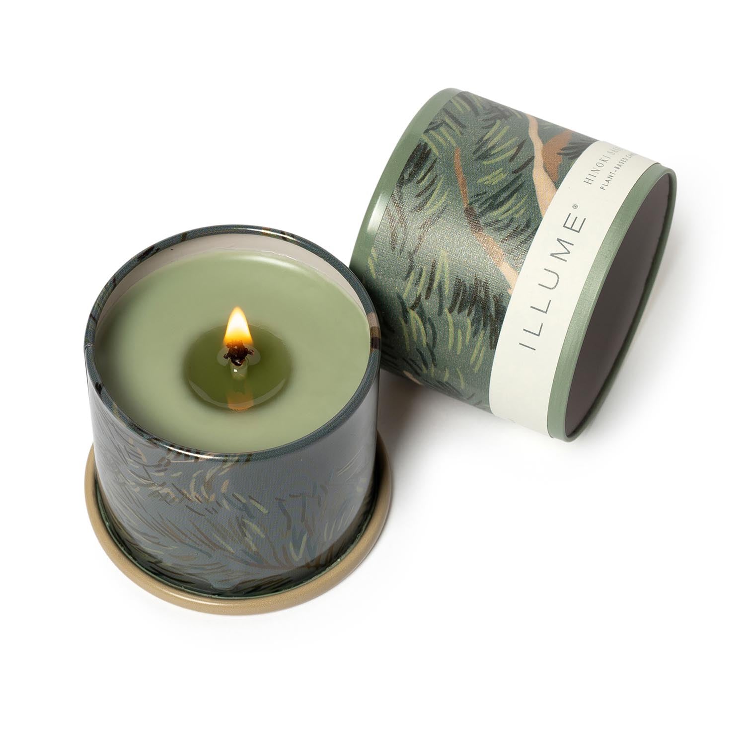 Hinoki Sage Demi Vanity Tin Kerze, Grün, in Grün präsentiert im Onlineshop von KAQTU Design AG. Duftkerze ist von Illume