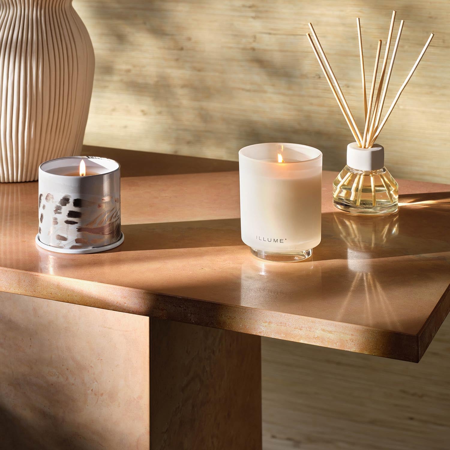 Driftwood Demi Vanity Tin Kerze, Weiss, in Weiß präsentiert im Onlineshop von KAQTU Design AG. Duftkerze ist von Illume