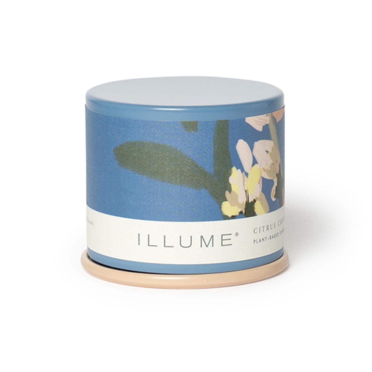 Citrus Crush Demi Vanity Tin Kerze, Blau, in Blau präsentiert im Onlineshop von KAQTU Design AG. Duftkerze ist von Illume