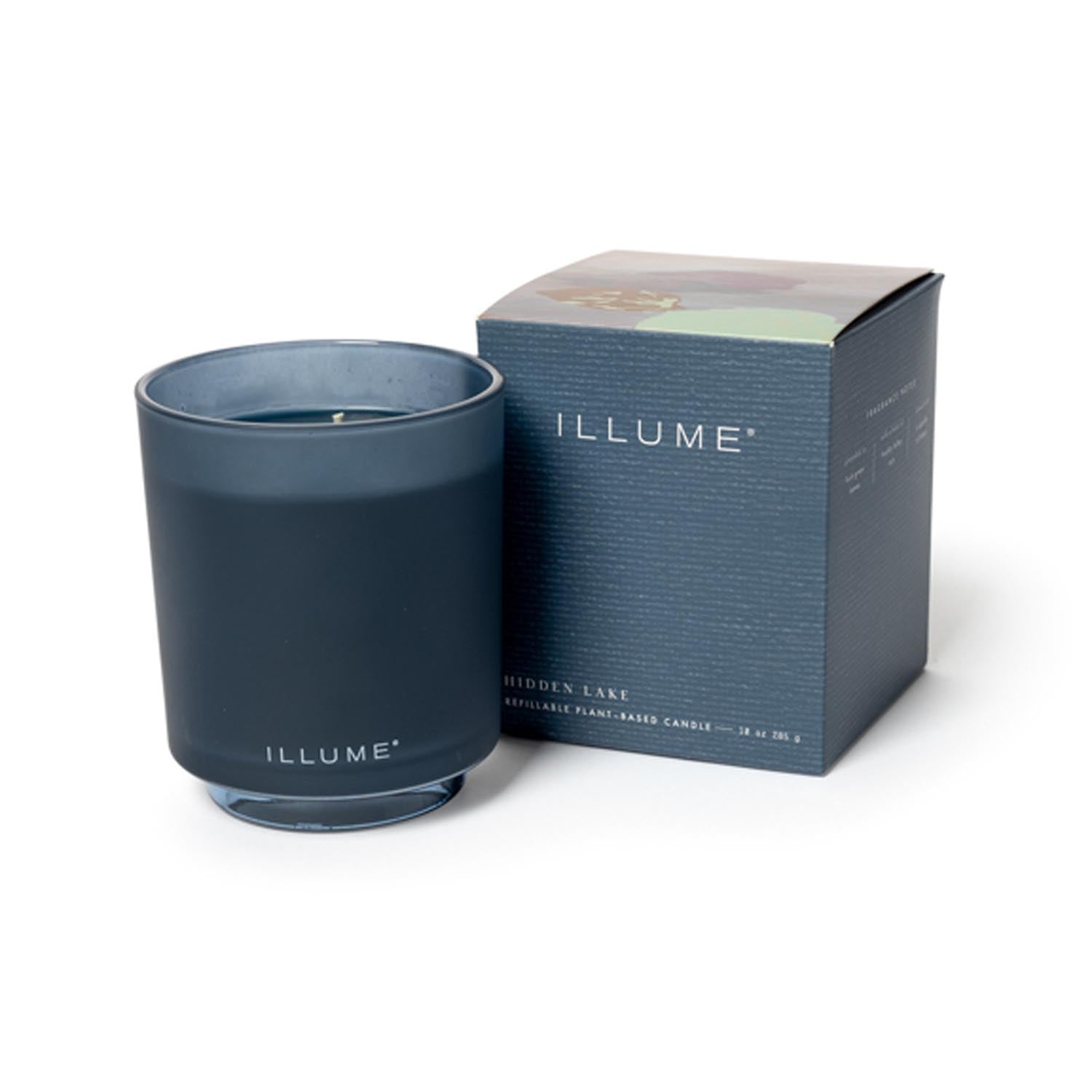 Hidden Lake Box Glass Candle, Blau, in Blau präsentiert im Onlineshop von KAQTU Design AG. Duftkerze ist von Illume