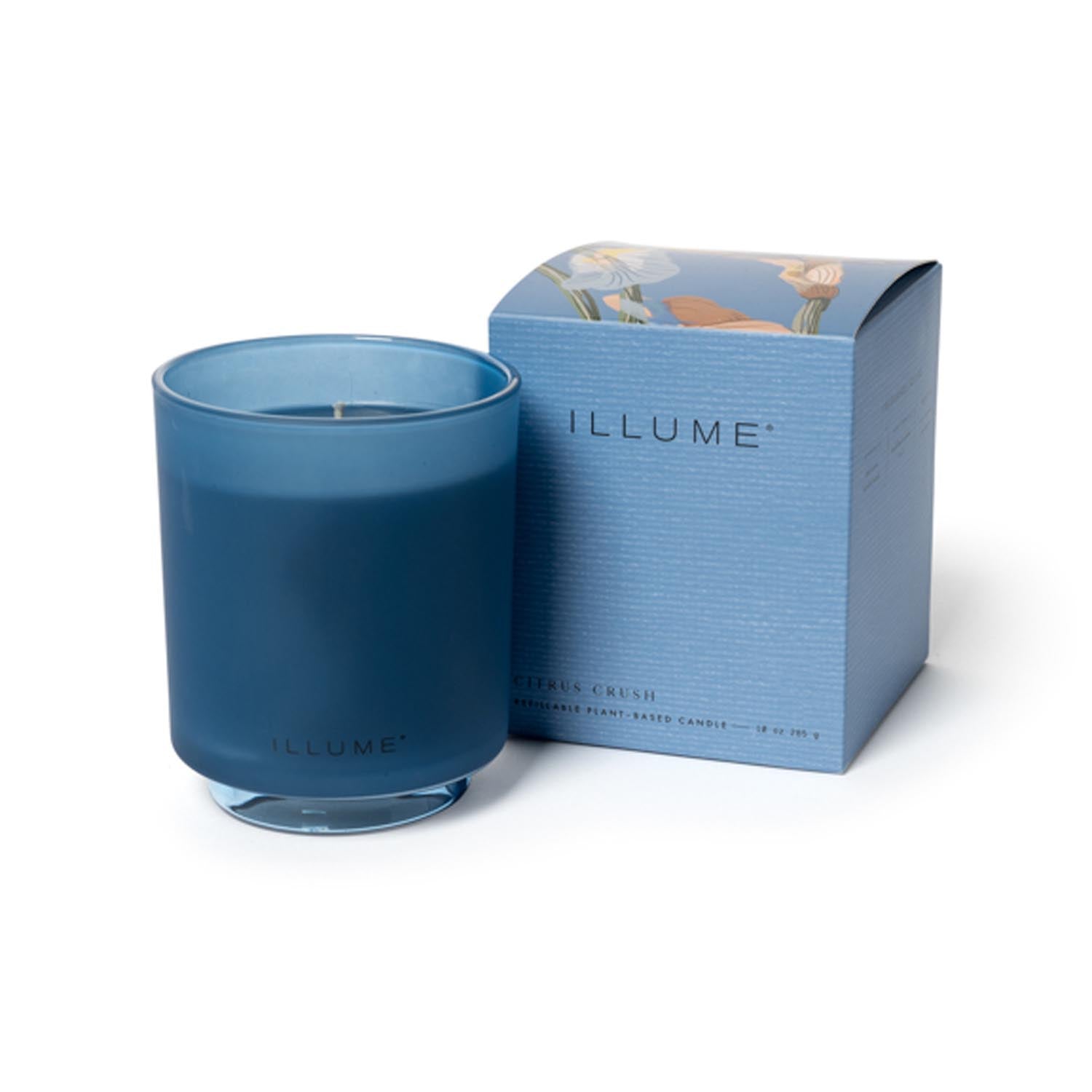 Citrus Crush Box Glass Candle, Blau, in Blau präsentiert im Onlineshop von KAQTU Design AG. Duftkerze ist von Illume