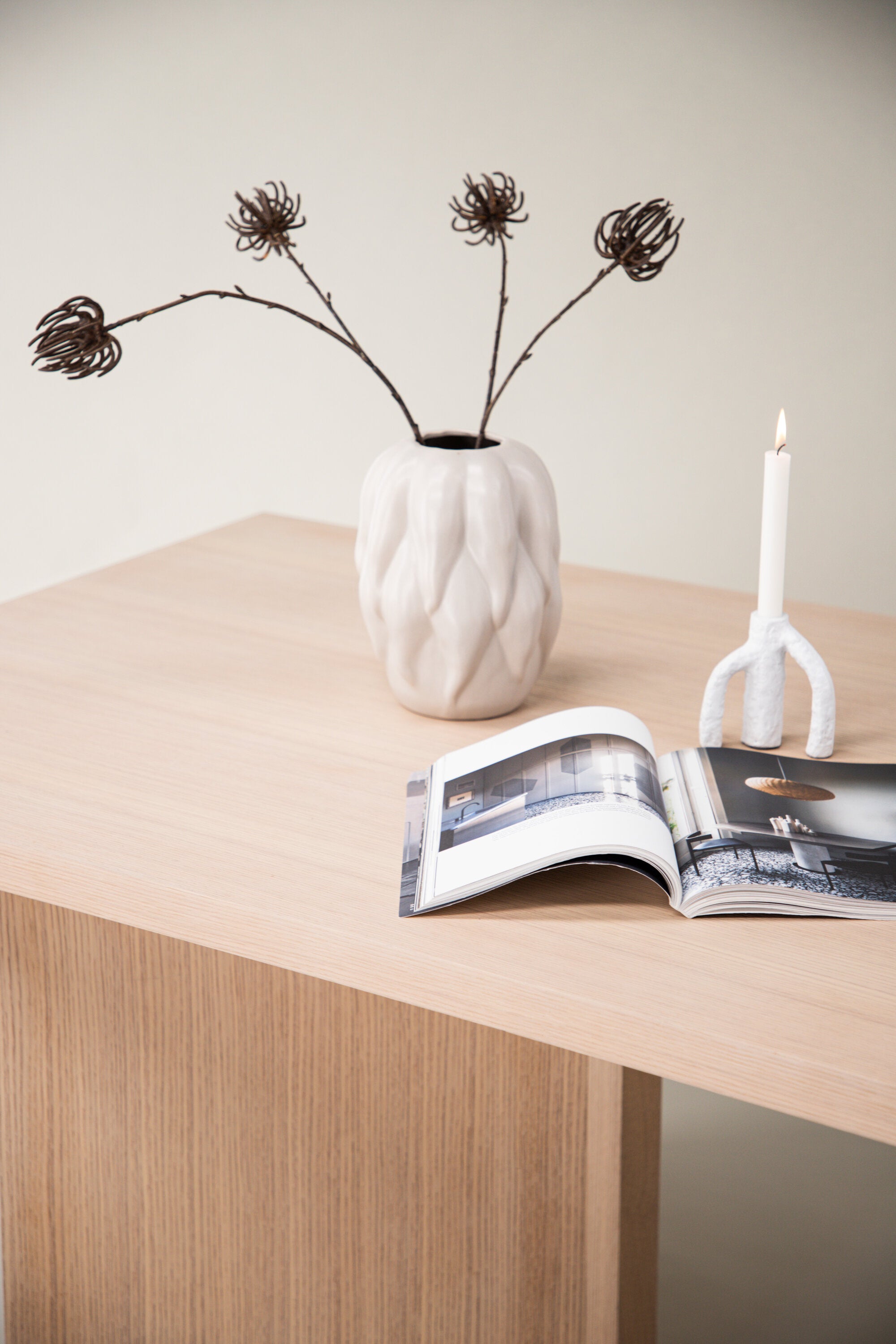 Bassholmen Tisch in Tünchen präsentiert im Onlineshop von KAQTU Design AG. Esstisch ist von Vind