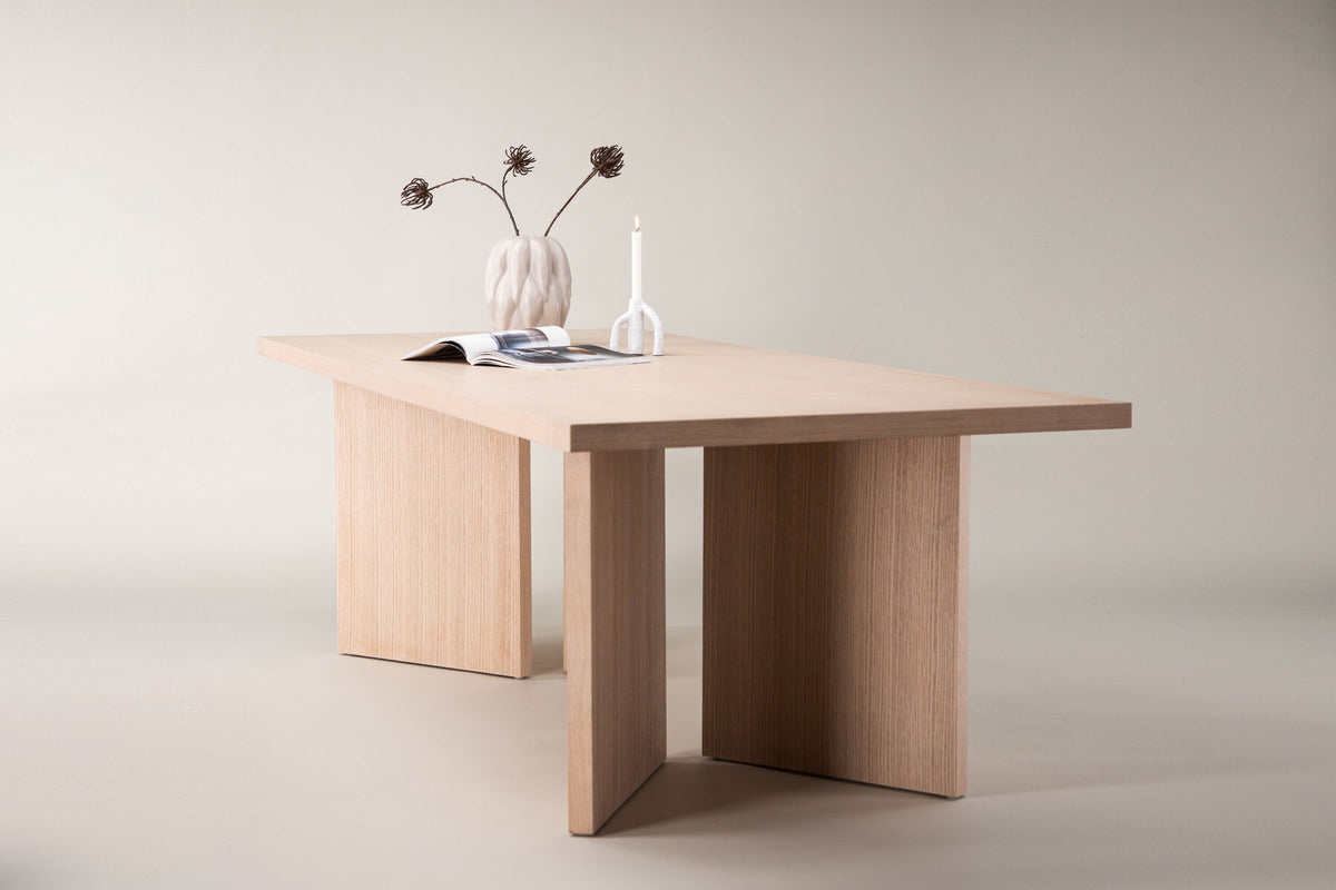 Bassholmen Tisch in Tünchen präsentiert im Onlineshop von KAQTU Design AG. Esstisch ist von Vind