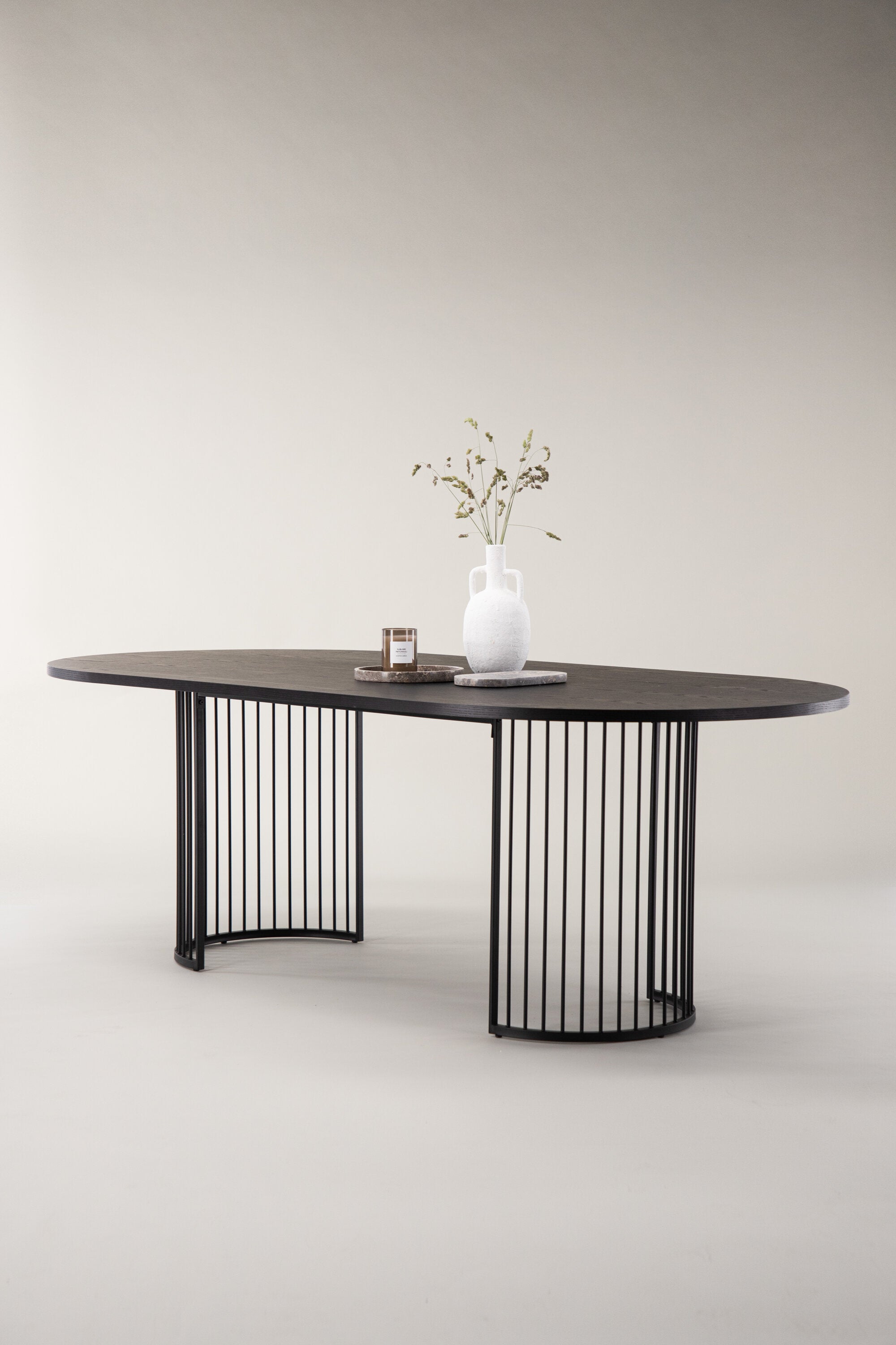 Hamneskär Tisch in Schwarz präsentiert im Onlineshop von KAQTU Design AG. Esstisch ist von Vind