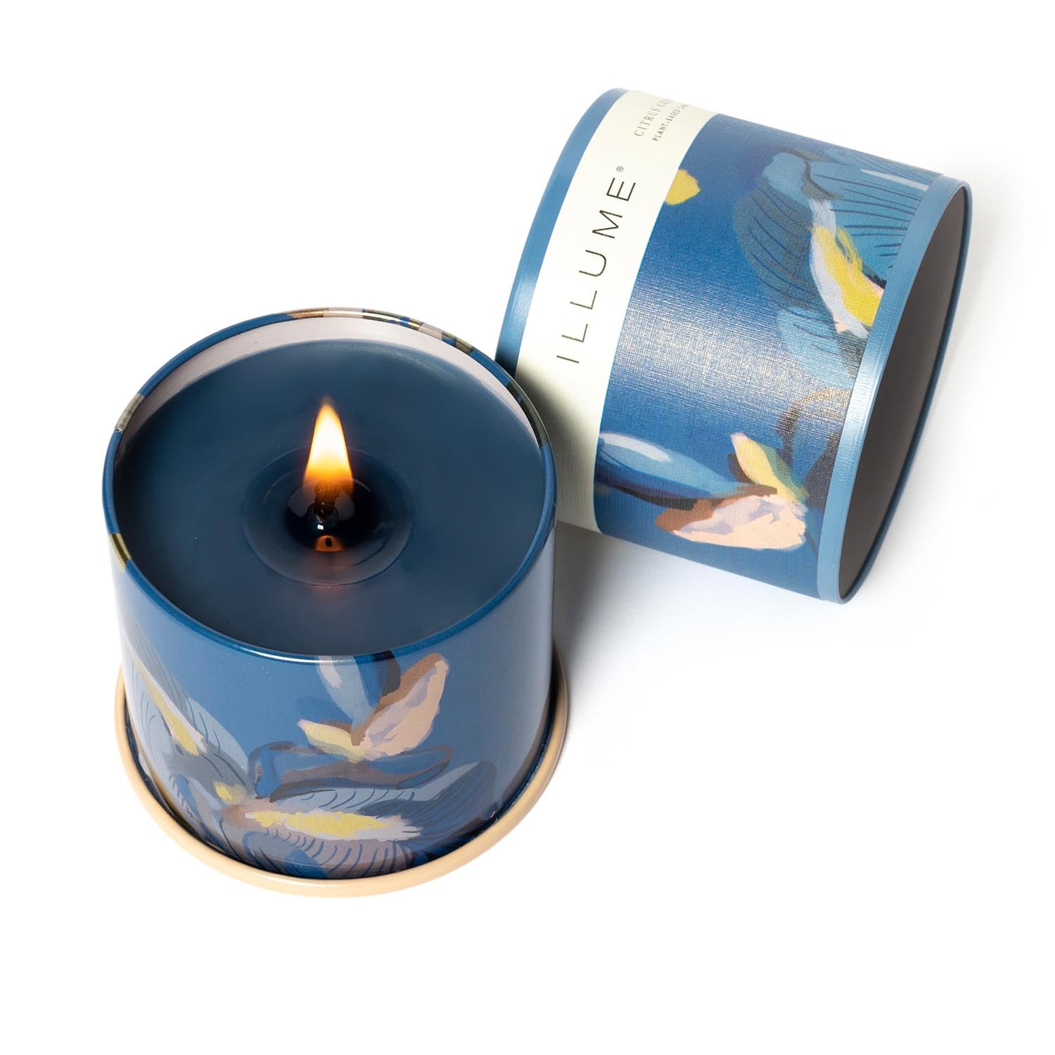 Citrus Crush Vanity Tin Duftkerze, Blau, in Blau präsentiert im Onlineshop von KAQTU Design AG. Duftkerze ist von Illume