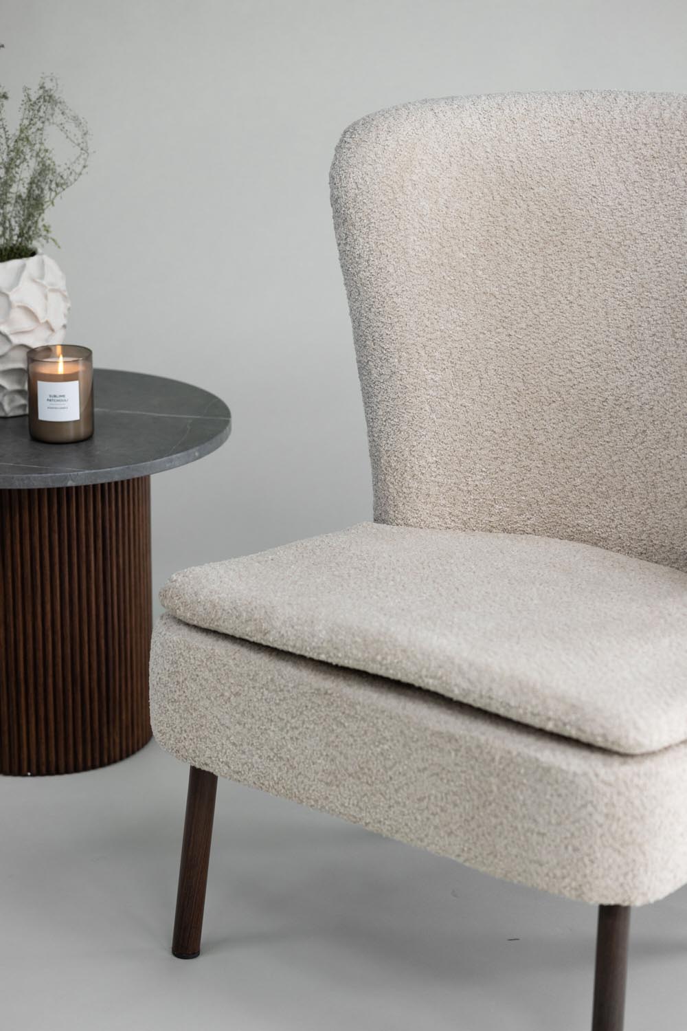 Hällsö Sessel in Beige präsentiert im Onlineshop von KAQTU Design AG. Sessel mit Armlehnen ist von Vind
