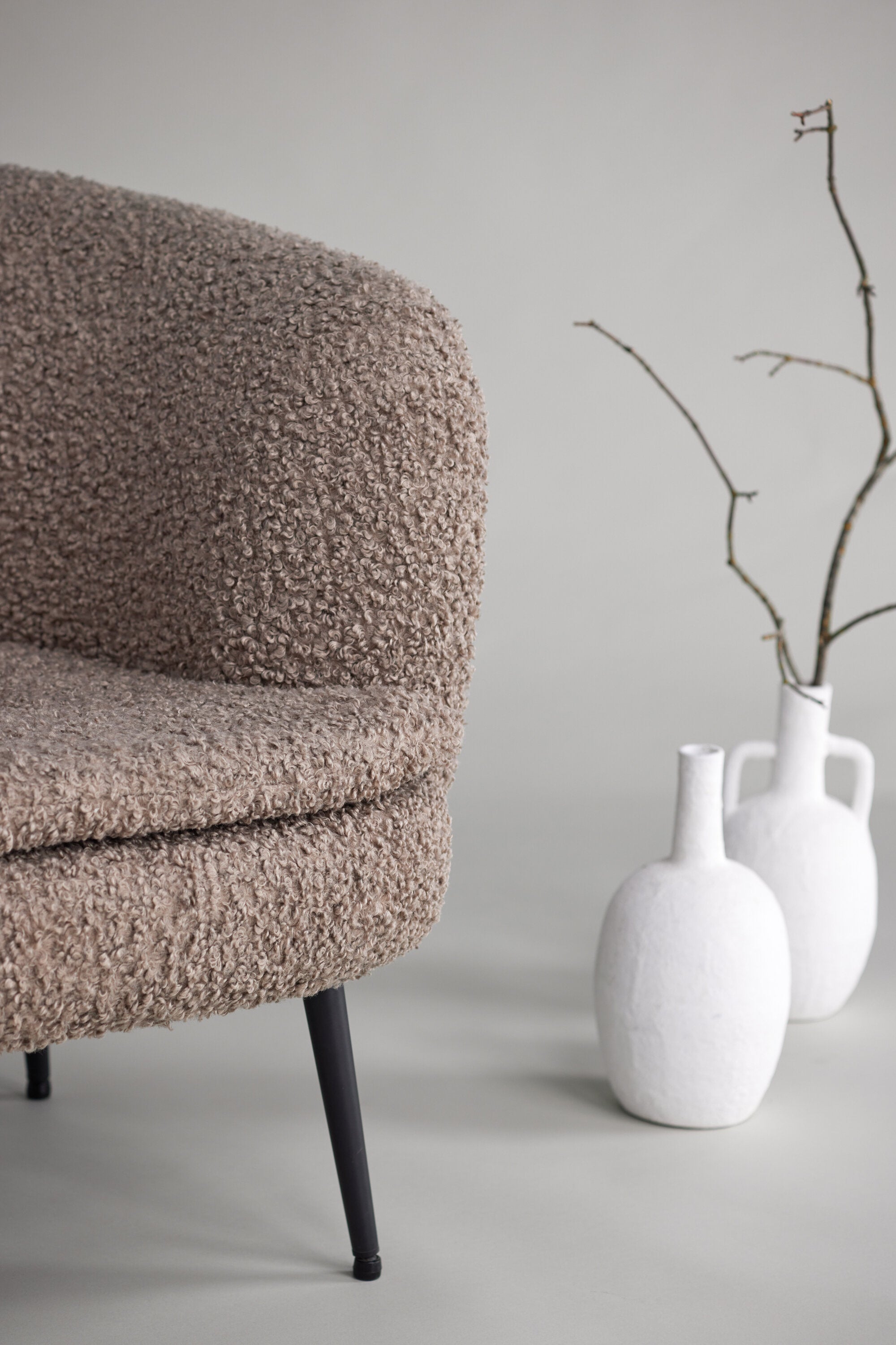 Nordkoster Sessel in Beige präsentiert im Onlineshop von KAQTU Design AG. Sessel mit Armlehnen ist von Vind