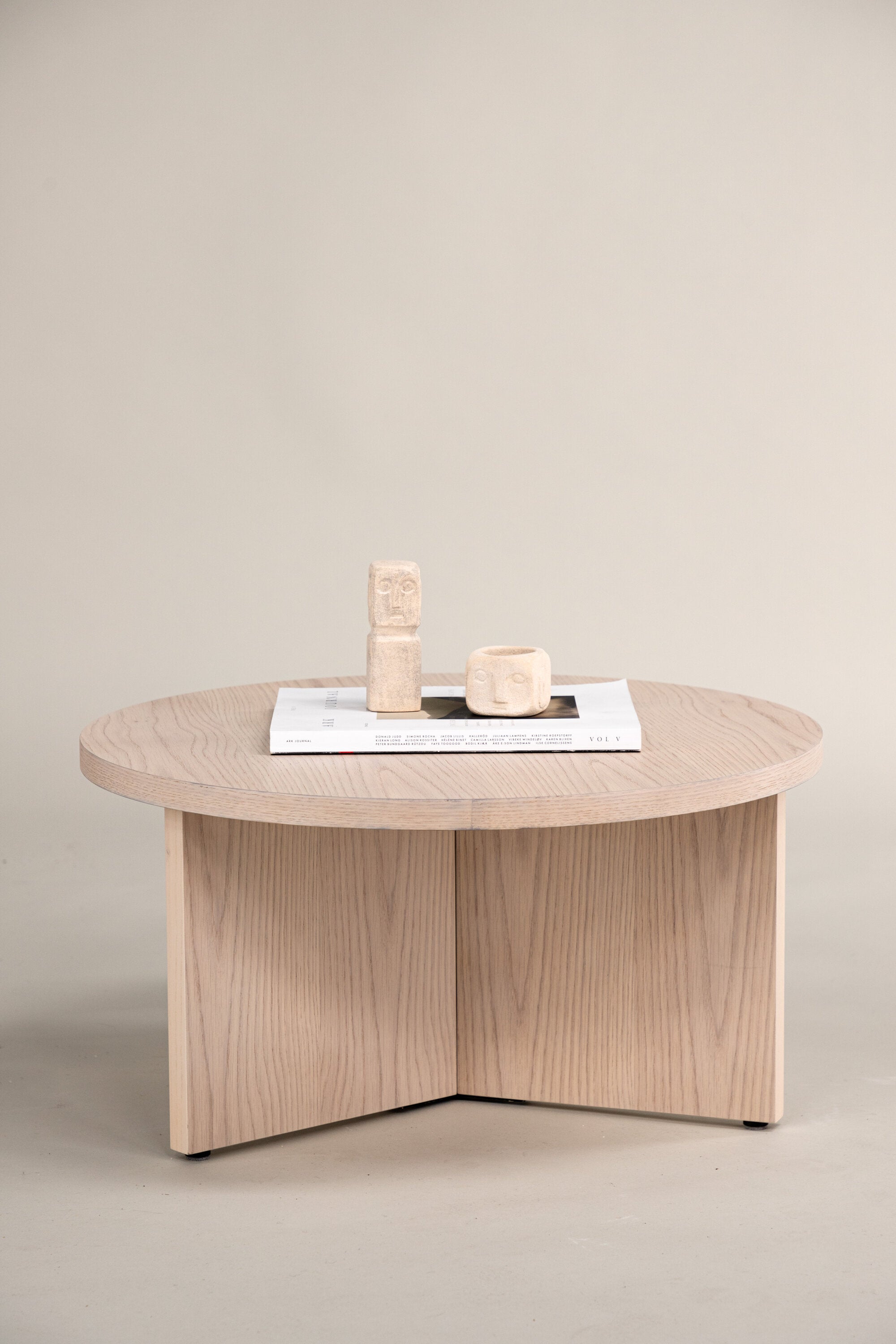 Saltö Beistelltisch in Tünchen präsentiert im Onlineshop von KAQTU Design AG. Beistelltisch ist von Vind