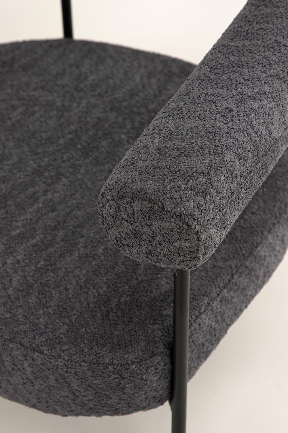 Hökåsen x Josefin Lustig Sessel in Dunkelgrau präsentiert im Onlineshop von KAQTU Design AG. Sessel mit Armlehnen ist von Vind