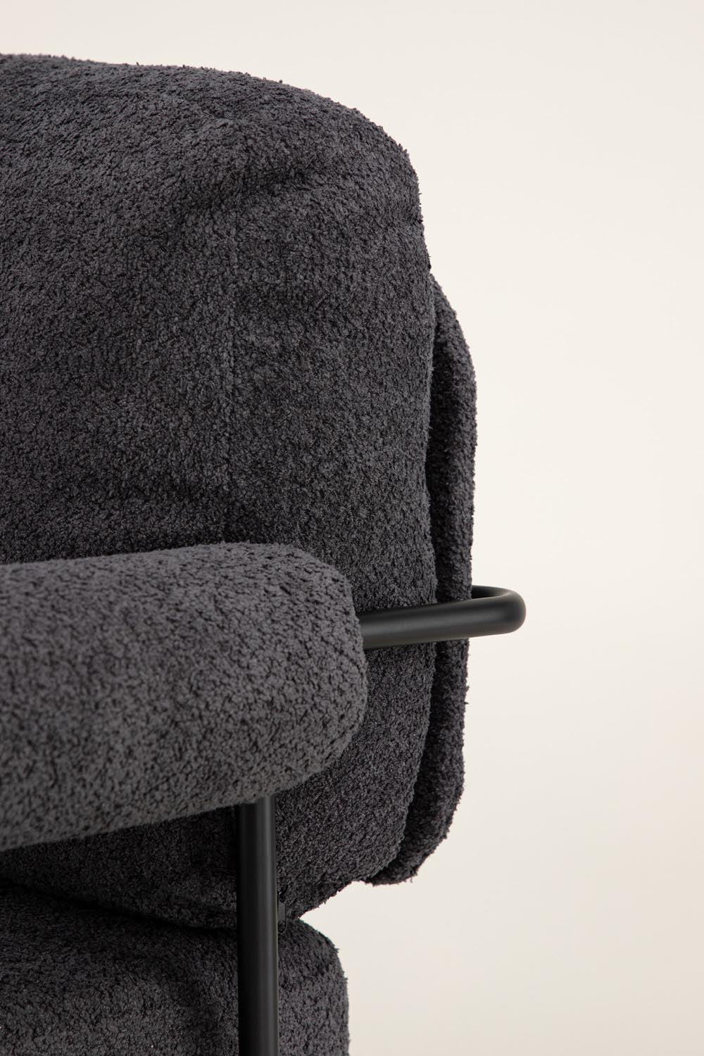 Tillberga x Josefin Lustig Sessel in Dunkelgrau präsentiert im Onlineshop von KAQTU Design AG. Sessel mit Armlehnen ist von Vind