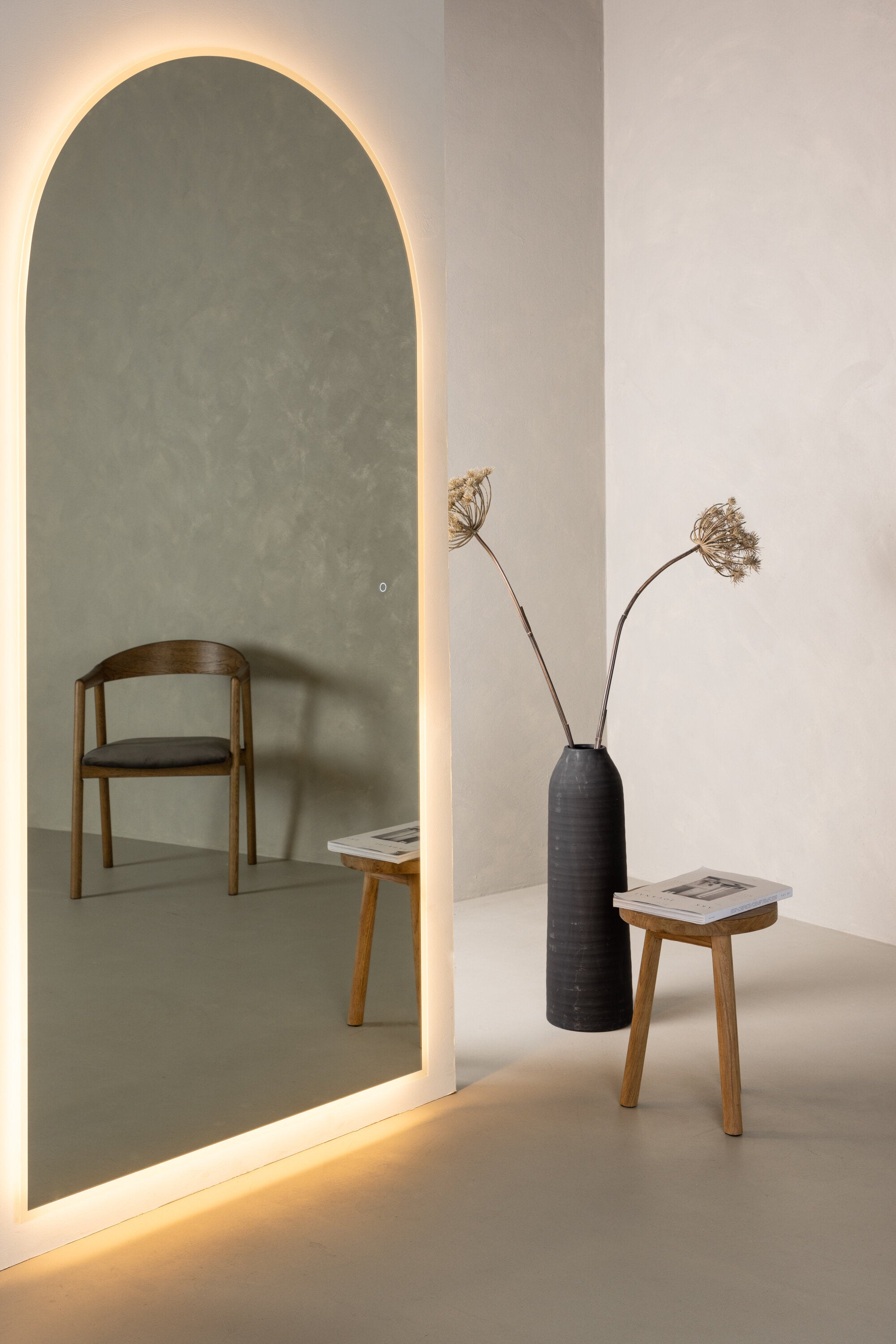 Skeppsvik x Josefin Lustig Spiegel mit Beleuchtung in Silber präsentiert im Onlineshop von KAQTU Design AG. Spiegel ist von Vind