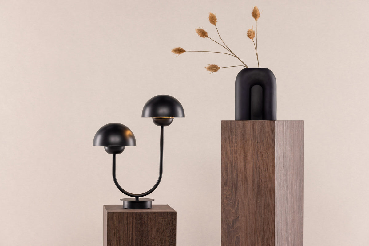 Lyckorna Tischleuchte in Schwarz präsentiert im Onlineshop von KAQTU Design AG. Tischleuchte ist von Vind