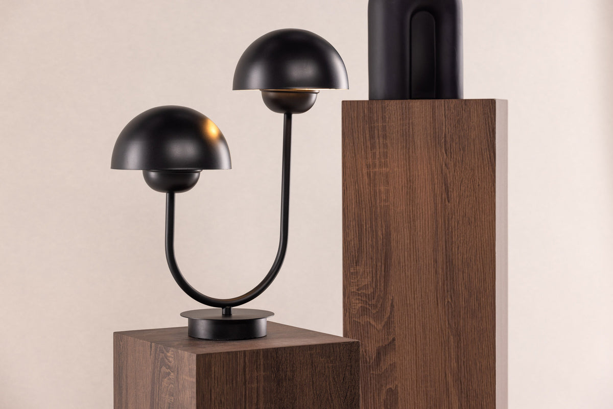 Lyckorna Tischleuchte in Schwarz präsentiert im Onlineshop von KAQTU Design AG. Tischleuchte ist von Vind
