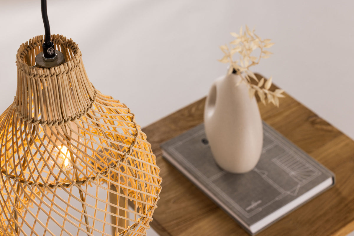 Varekil Pendelleuchte in Natur präsentiert im Onlineshop von KAQTU Design AG. Pendelleuchte ist von Vind