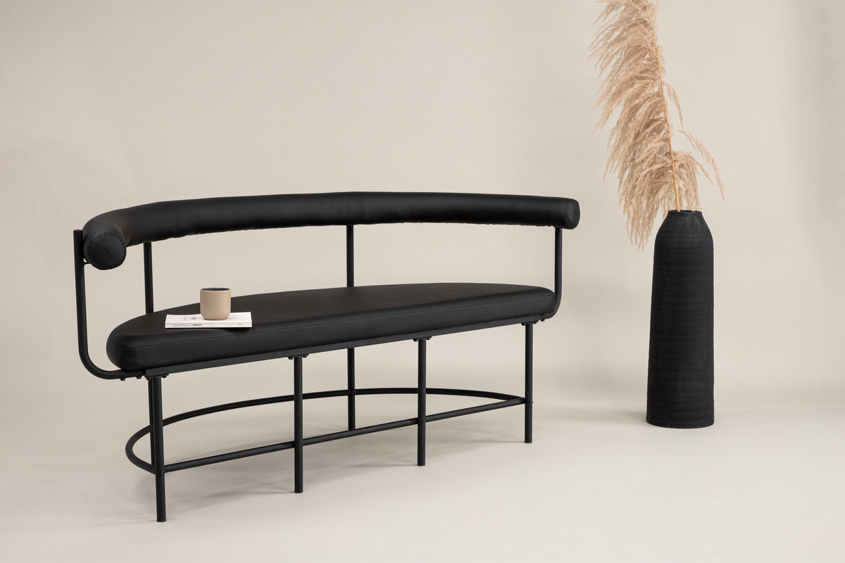 Stallhagen x Josefin Lustig Bank in Schwarz präsentiert im Onlineshop von KAQTU Design AG. Sitzbank ist von Vind