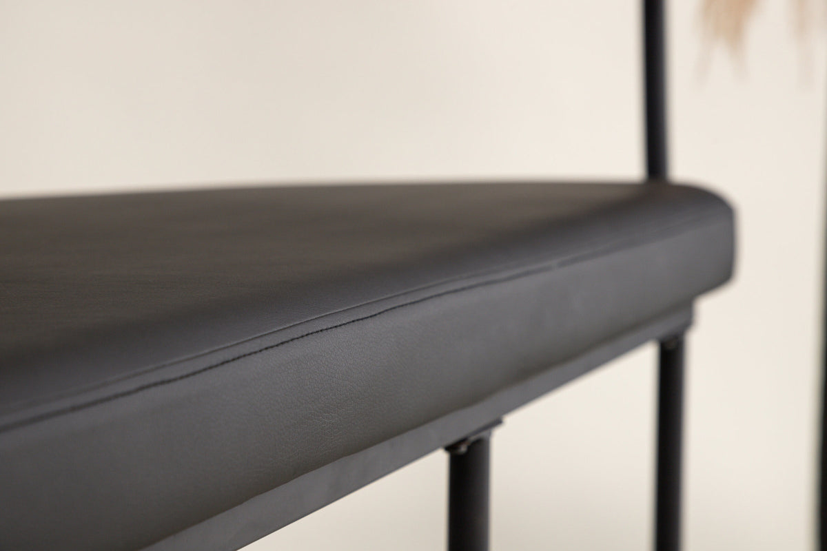 Stallhagen x Josefin Lustig Bank in Schwarz präsentiert im Onlineshop von KAQTU Design AG. Sitzbank ist von Vind