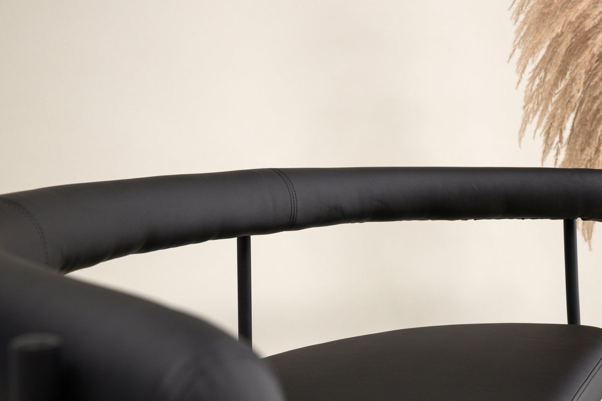 Stallhagen x Josefin Lustig Bank in Schwarz präsentiert im Onlineshop von KAQTU Design AG. Sitzbank ist von Vind