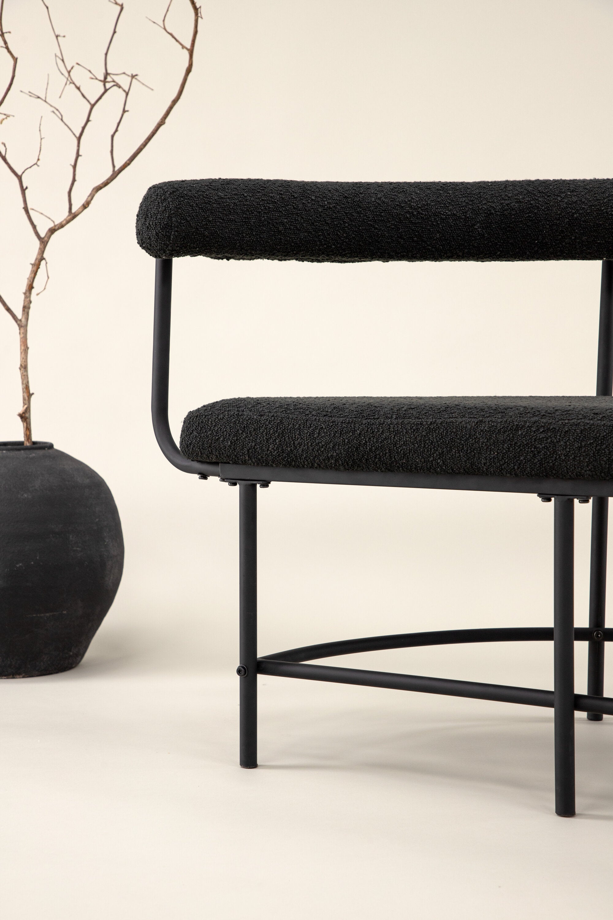 Stallhagen x Josefin Lustig Bank in Schwarz präsentiert im Onlineshop von KAQTU Design AG. Sitzbank ist von Vind