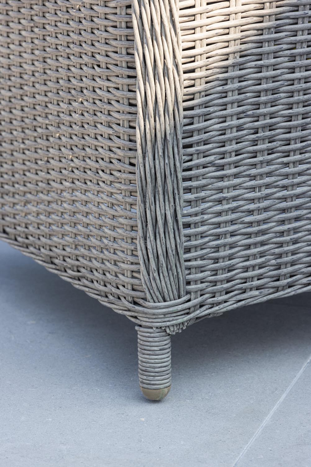 Wembley Stuhl in Grau präsentiert im Onlineshop von KAQTU Design AG. Gartenstuhl mit Armlehnen ist von Venture Home