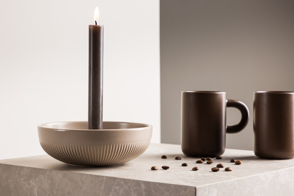 Runder Kerzenständer Posh von Venture Home aus glasiertem Steinzeug in Beige, Durchmesser 18 cm, Höhe 6 cm, schlichte Form.