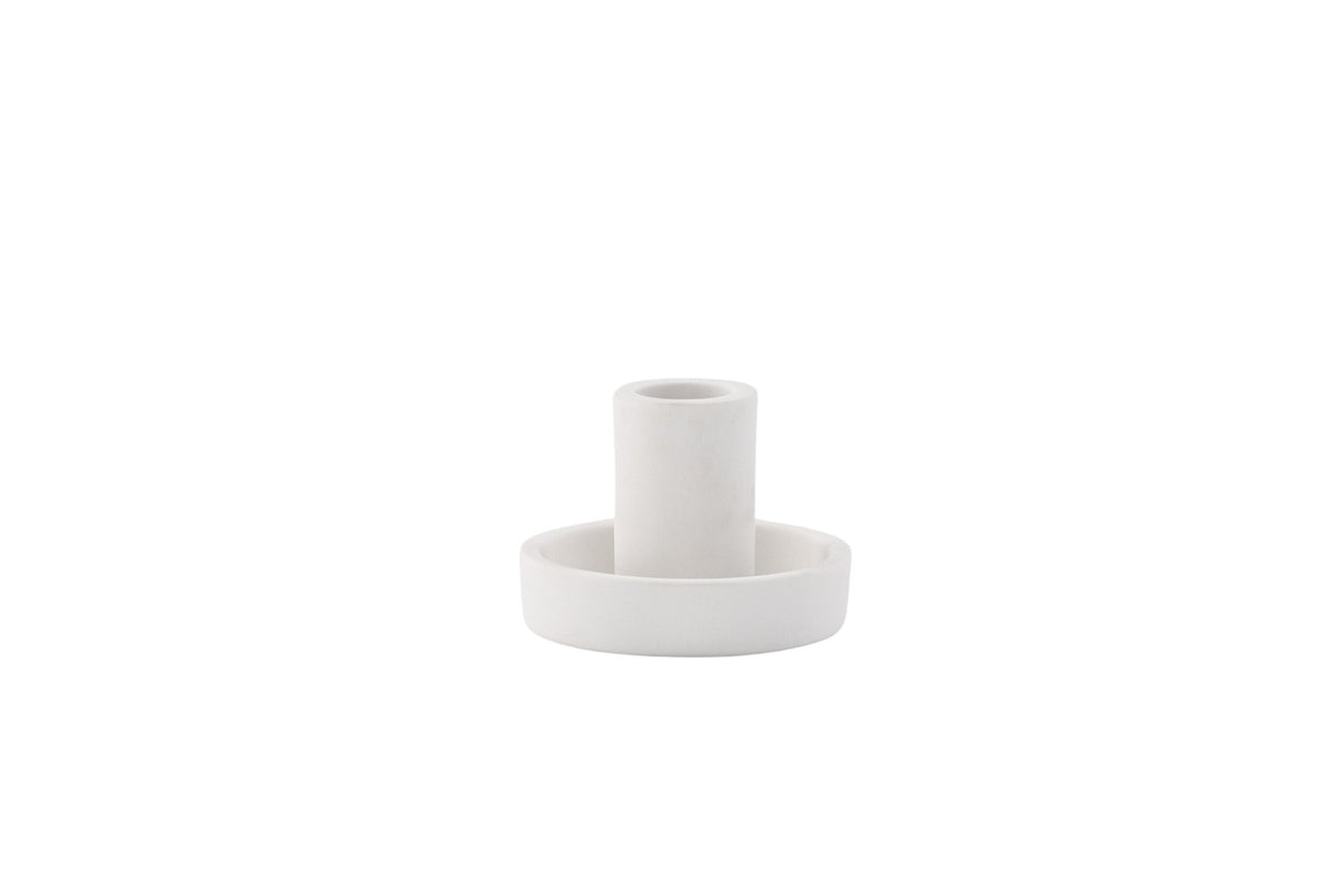 Runder weisser Kerzenständer Ceco aus Ton mit schlichter, minimalistischer Form, Durchmesser 11 cm, Höhe 6 cm.