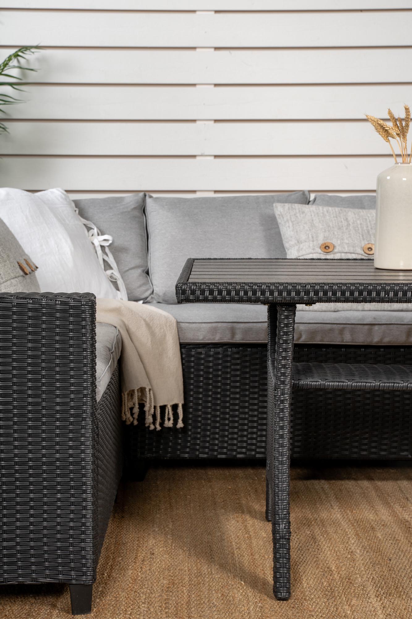 Brentwood Ecksofa Outdoorset 145cm in Schwarz präsentiert im Onlineshop von KAQTU Design AG. Loungeset ist von Venture Home