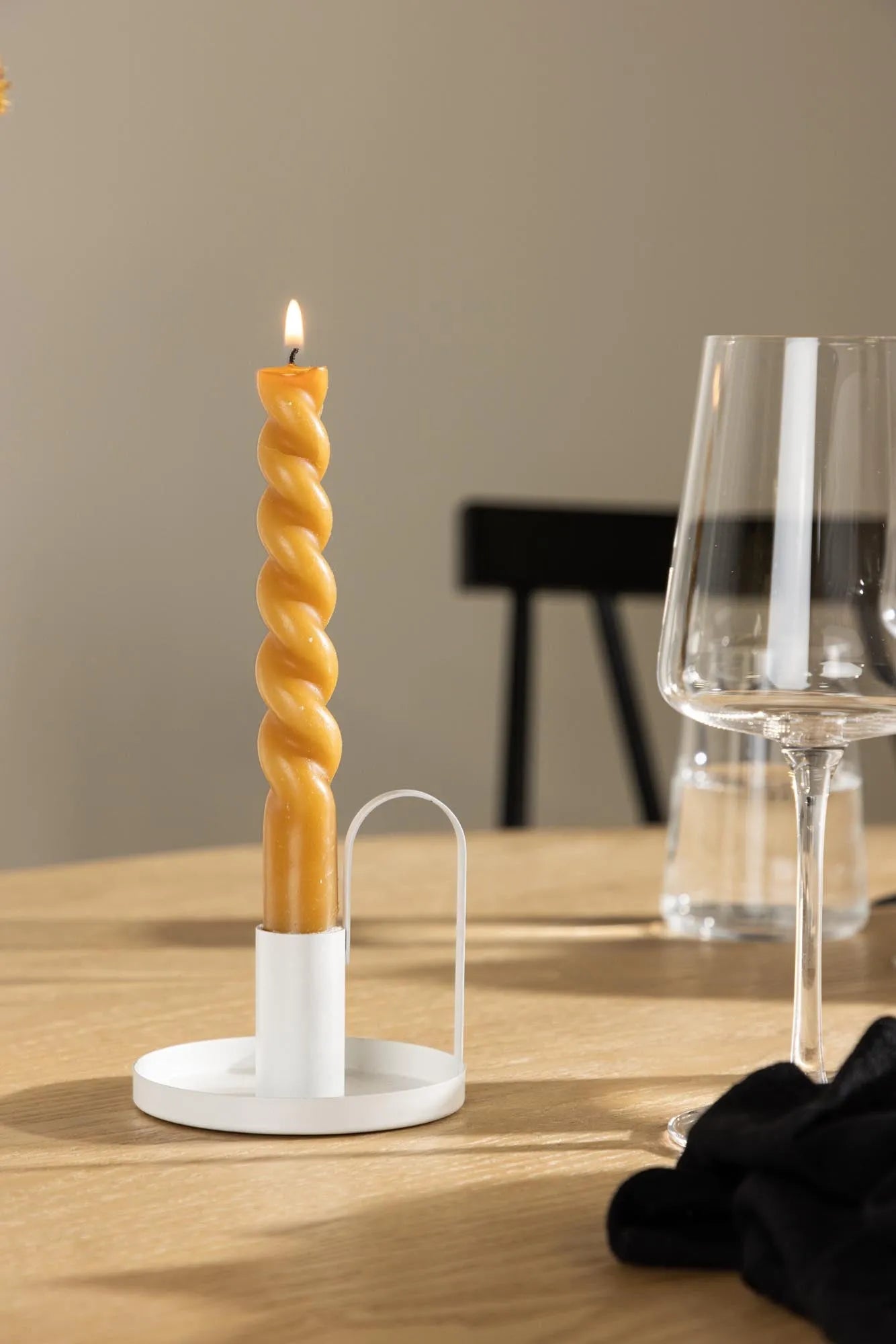 Crai Kerzenständer in Weiss präsentiert im Onlineshop von KAQTU Design AG. Kerzenständer ist von Venture Home