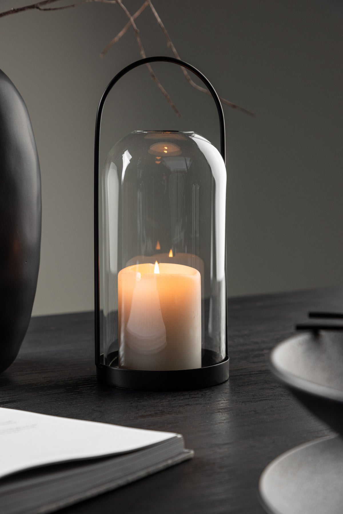 Teelichthalter Flora aus Glas in Schwarz und Klar, rund geformt, Grösse D 22 cm x H 14 cm, Marke Venture Home.