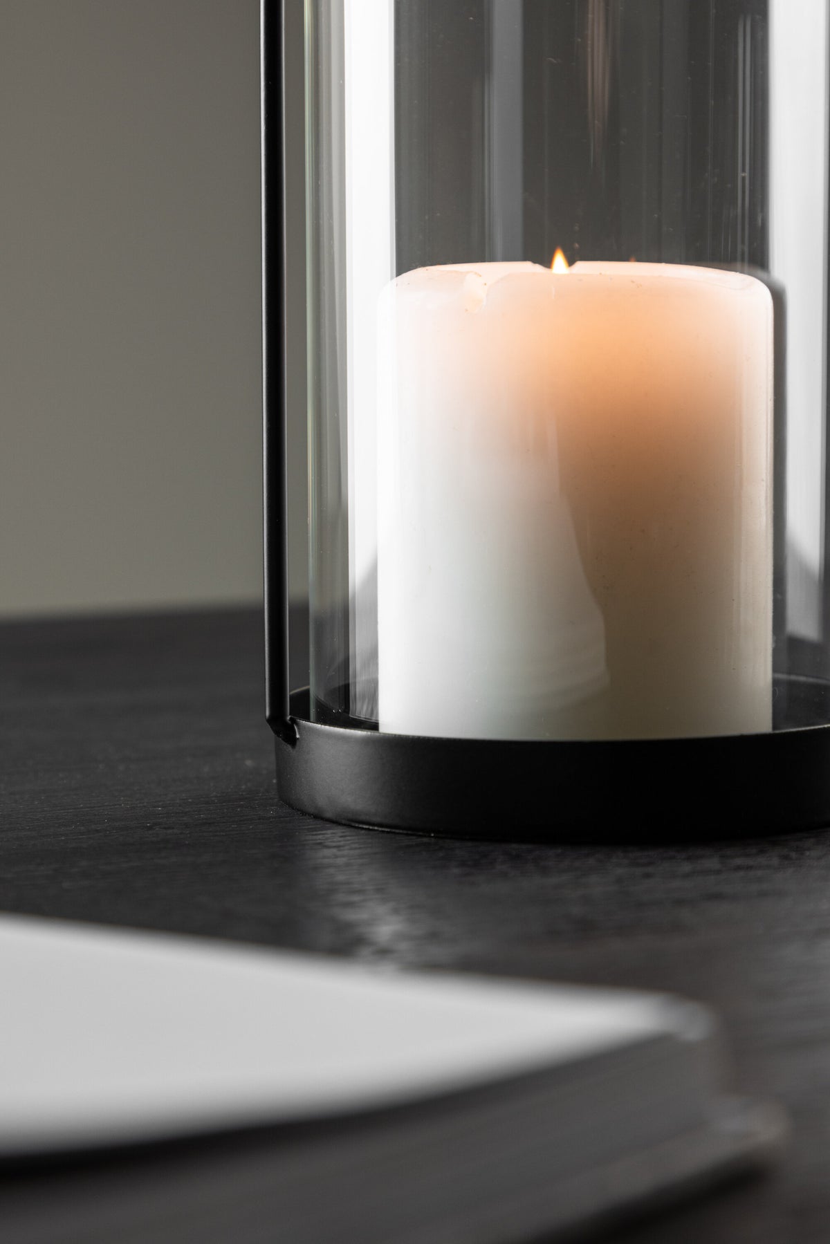 Teelichthalter Flora aus Glas in Schwarz und Klar, rund geformt, Grösse D 22 cm x H 14 cm, Marke Venture Home.
