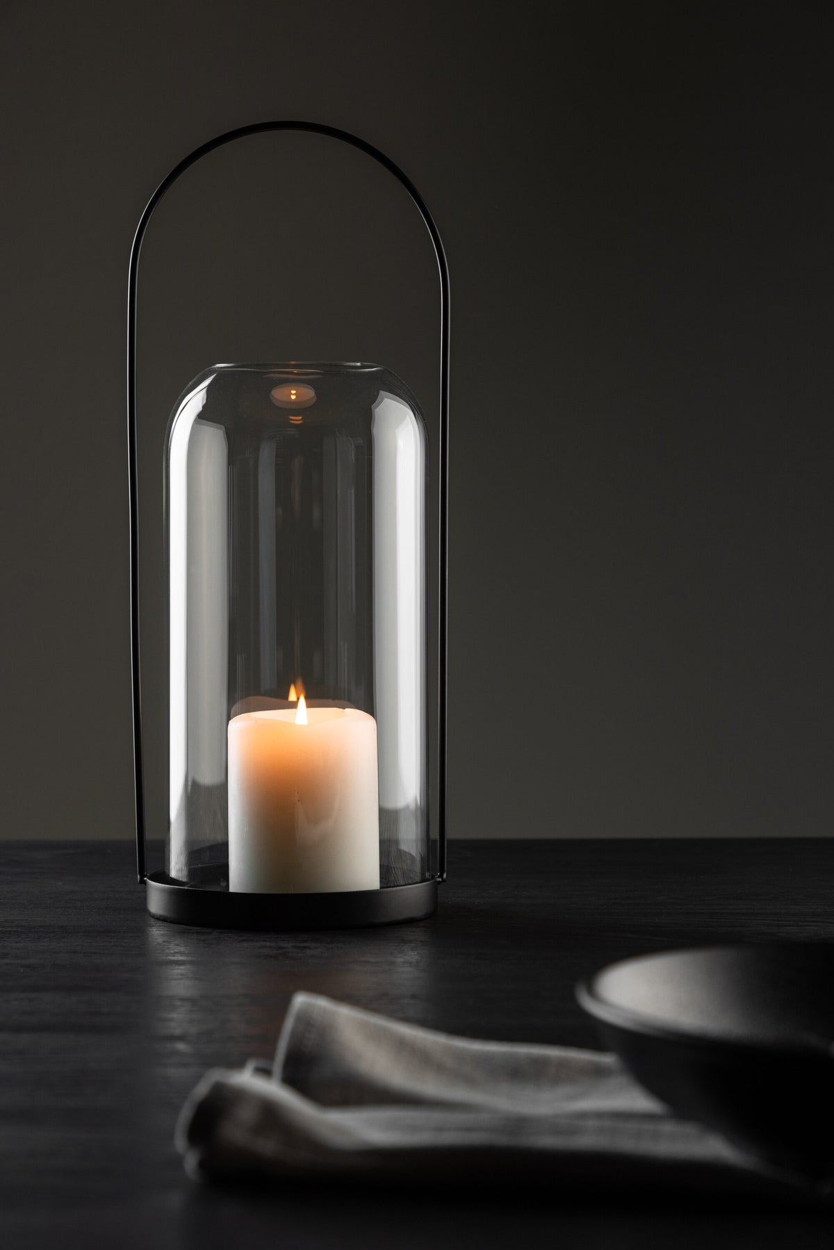 Teelichthalter Flora aus Glas in Schwarz und Klar, rund geformt, Grösse D 22 cm x H 14 cm, Marke Venture Home.