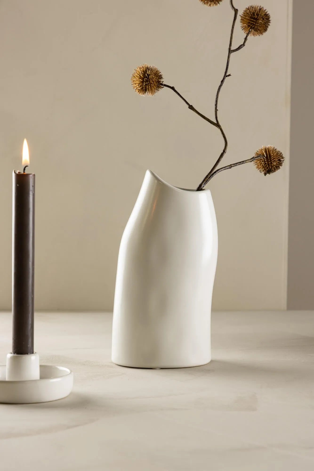 Ernst Vase: Zeitlose Eleganz in handgefertigter Keramik von Venture Home.