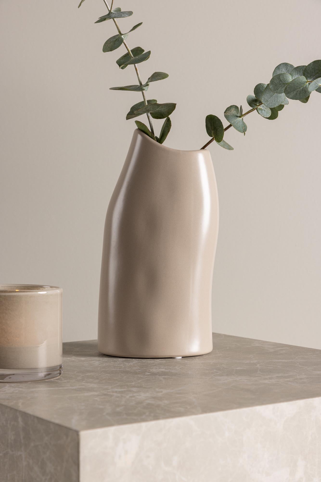 Ernst Vase in Schwarz-Weiss präsentiert im Onlineshop von KAQTU Design AG. Vase ist von Venture Home