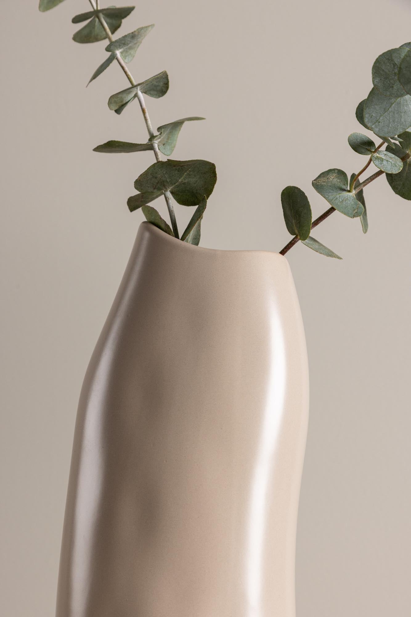 Ernst Vase in Schwarz-Weiss präsentiert im Onlineshop von KAQTU Design AG. Vase ist von Venture Home