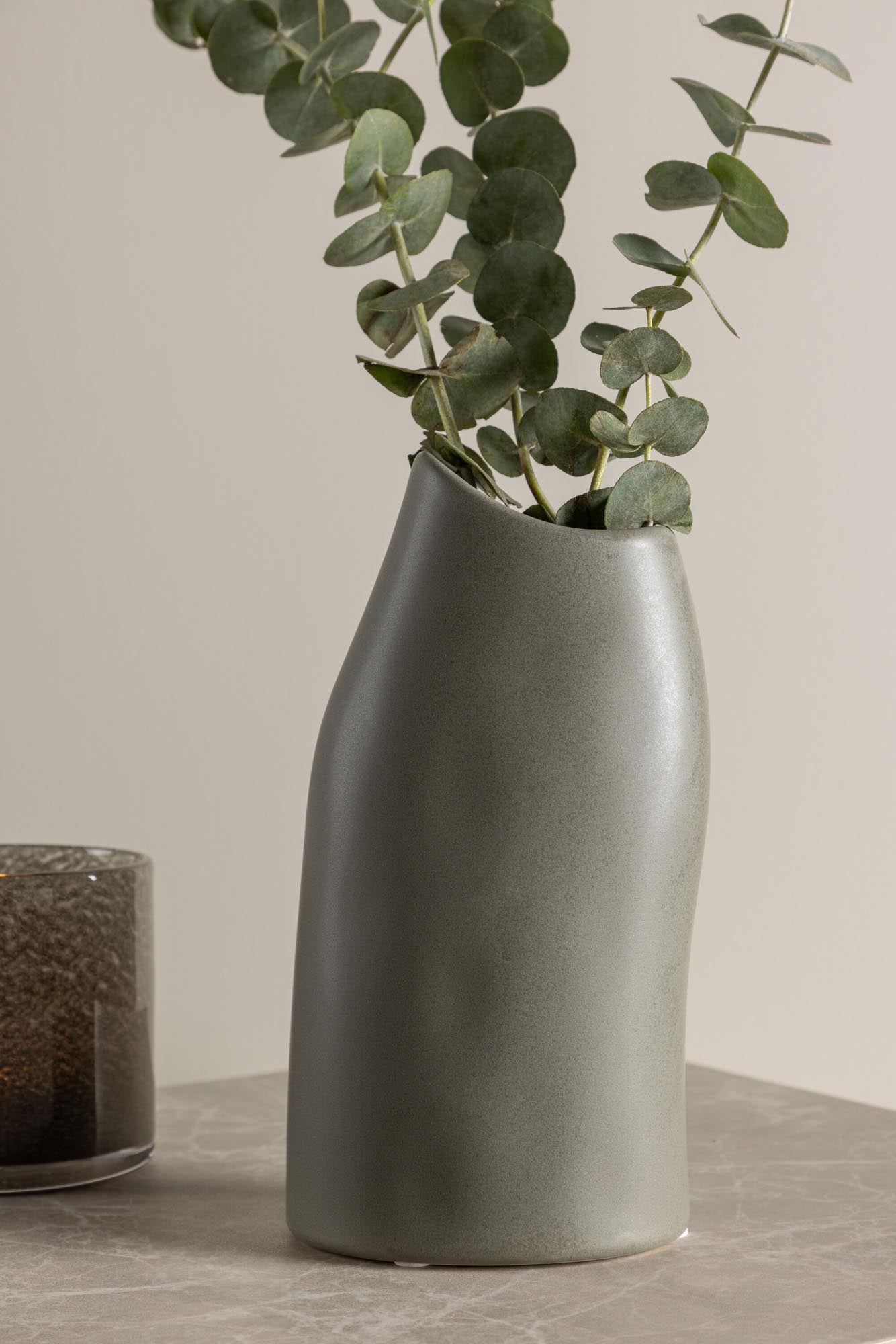 Ernst Vase in Schwarz-Weiss präsentiert im Onlineshop von KAQTU Design AG. Vase ist von Venture Home