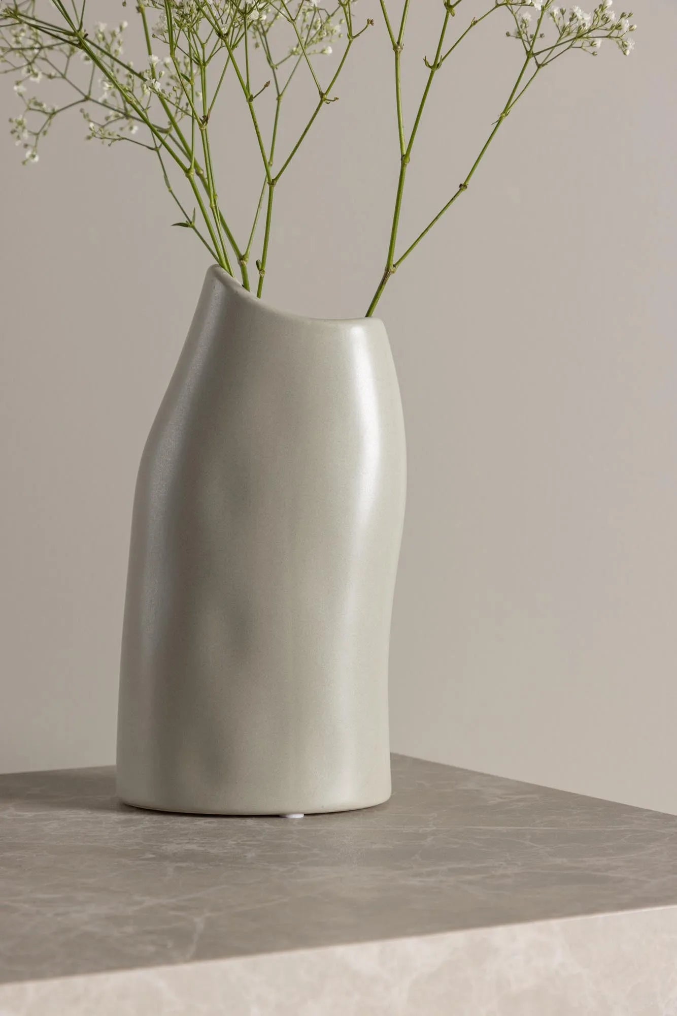 Ernst Vase: Moderne Keramik für stilvolle Wohnraumakzente.