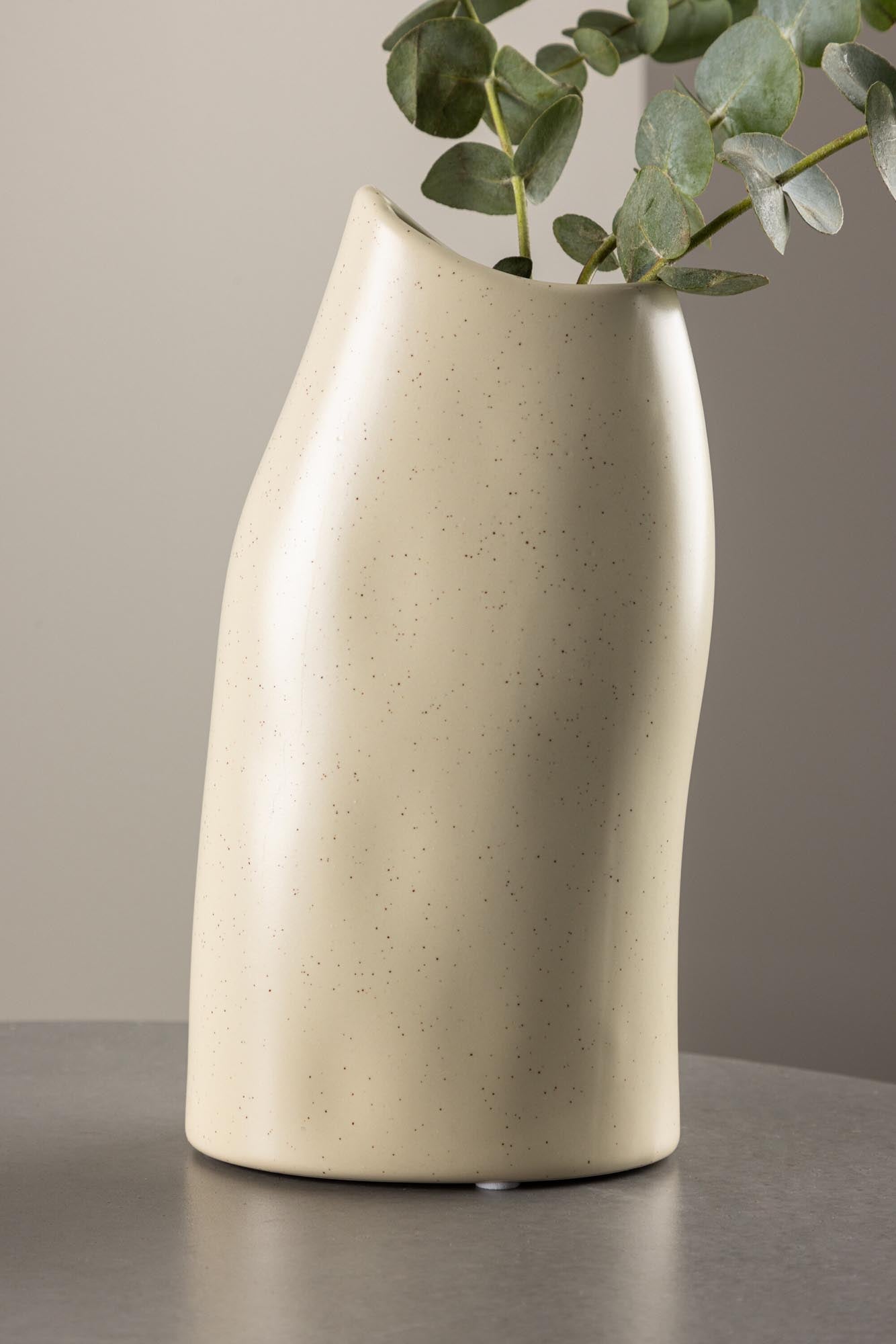 Ernst Vase in Schwarz-Weiss präsentiert im Onlineshop von KAQTU Design AG. Vase ist von Venture Home