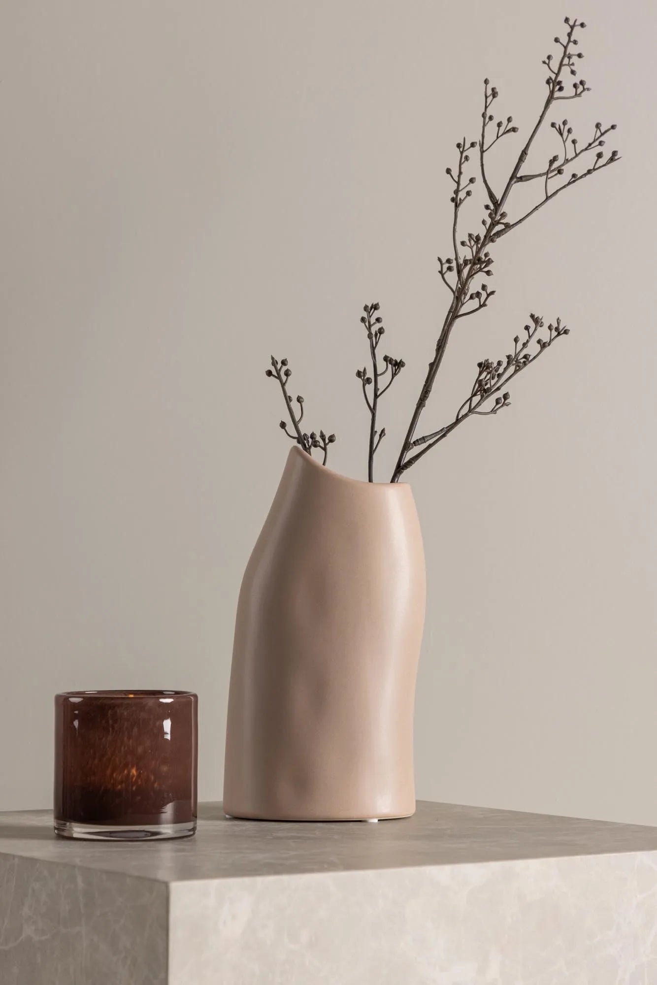 Ernst Vase: Modernes Design mit einzigartigem Punktmuster.