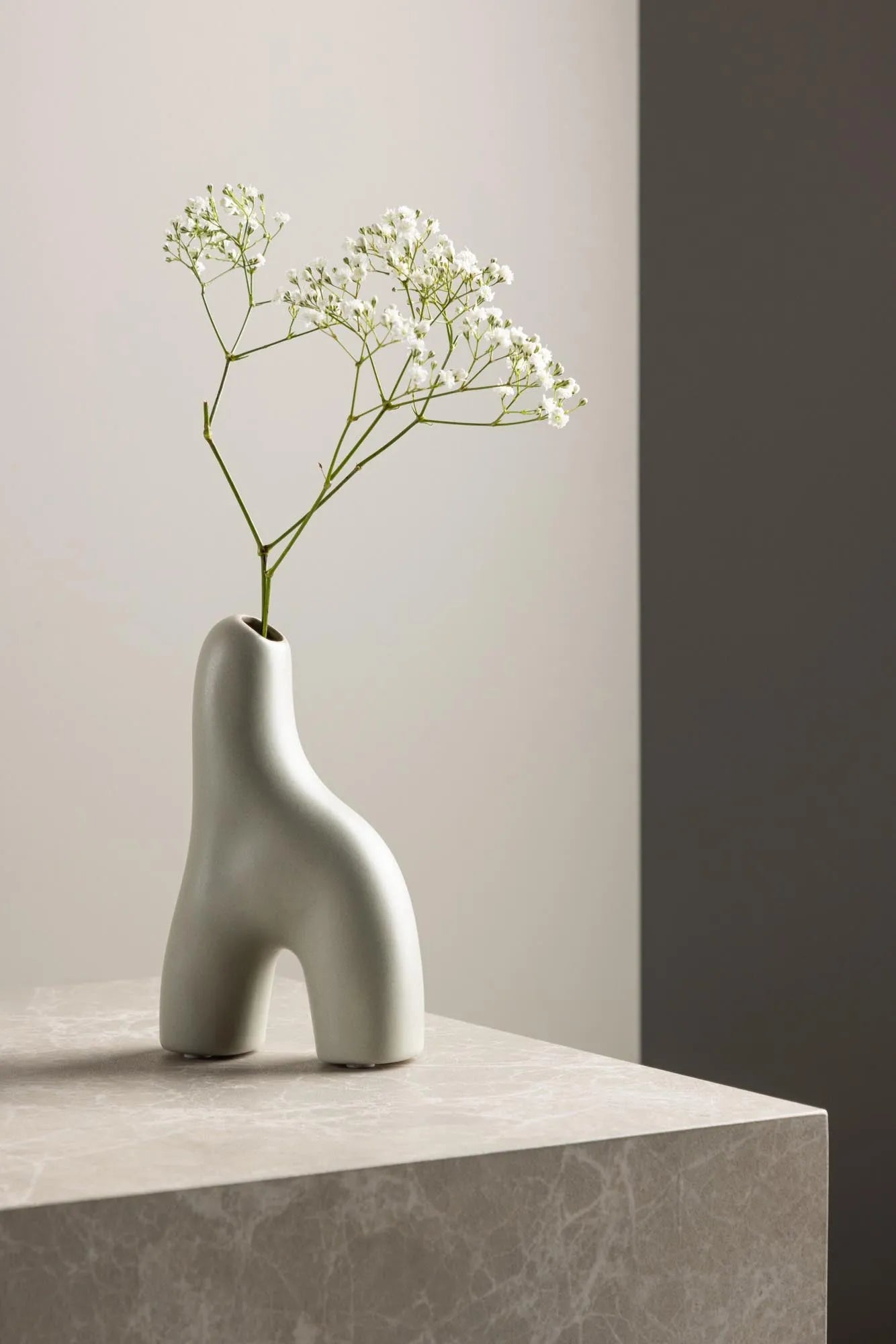 Aya Vase von Venture Home: Elegante Akzente für Ihr Zuhause.