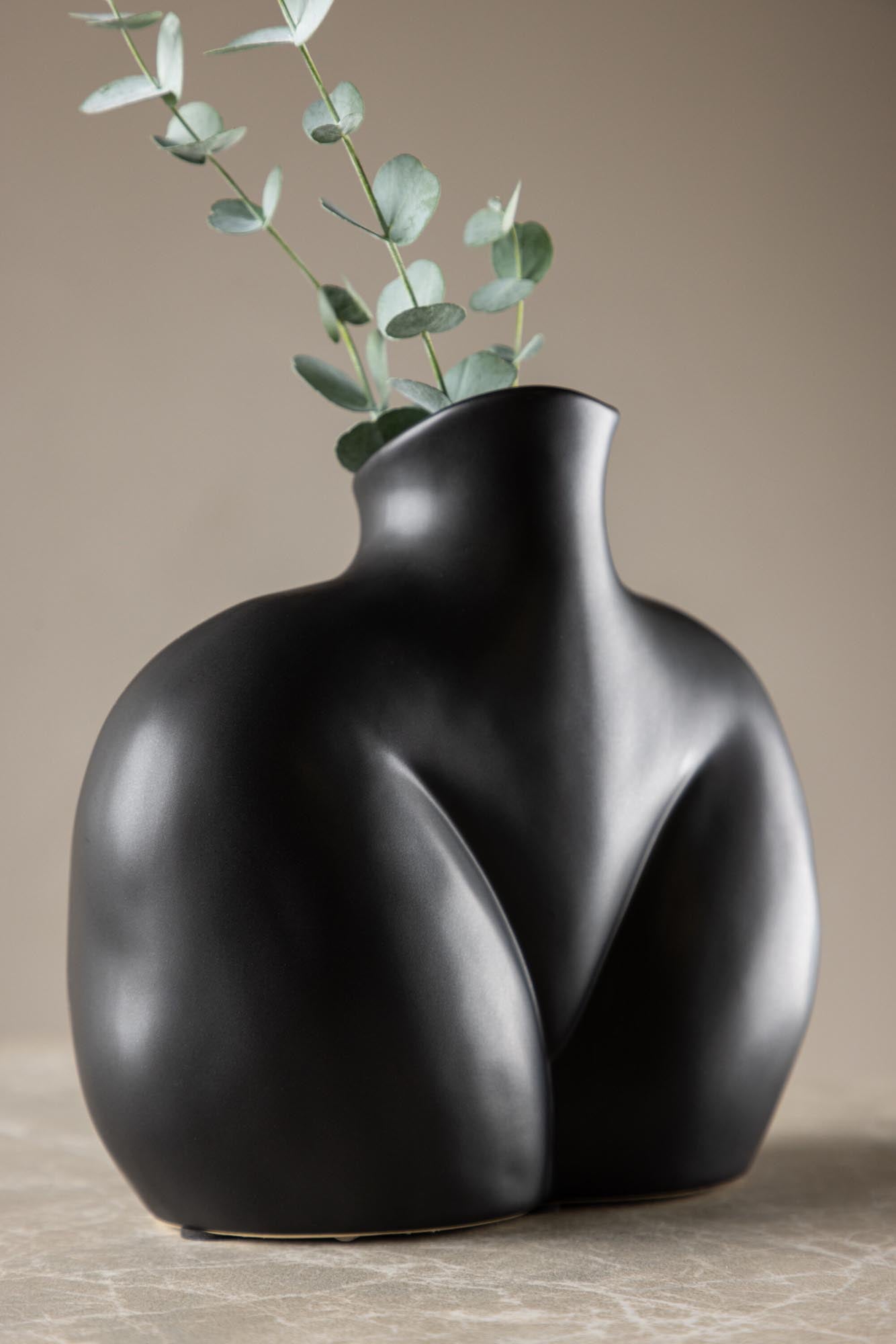 Harvey Vase in Schwarz präsentiert im Onlineshop von KAQTU Design AG. Vase ist von Venture Home